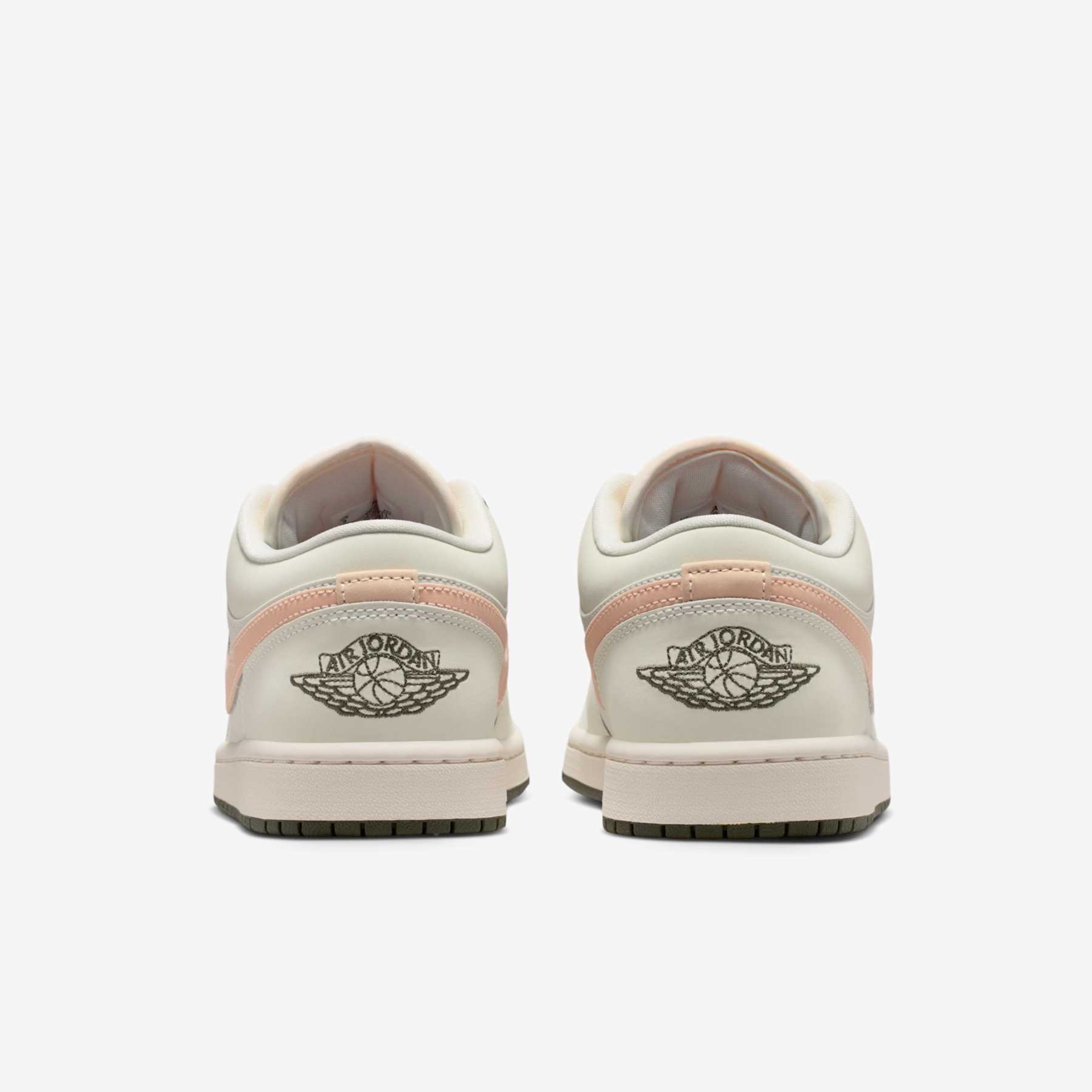 Tênis Air Jordan 1 Low Feminino - Foto 6
