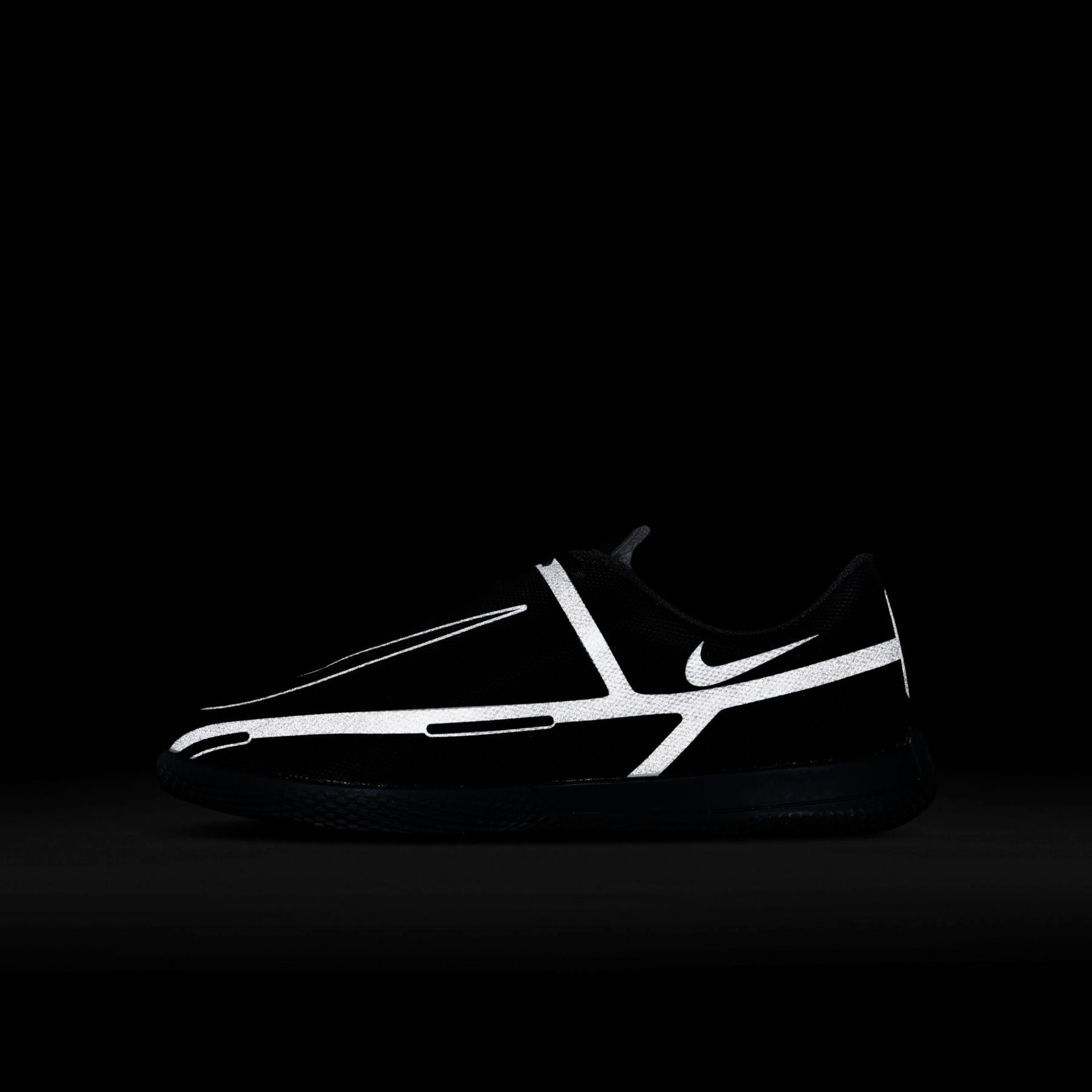 Chuteira Nike Phantom GT2 Club IC Infantil Futsal - Foto 12