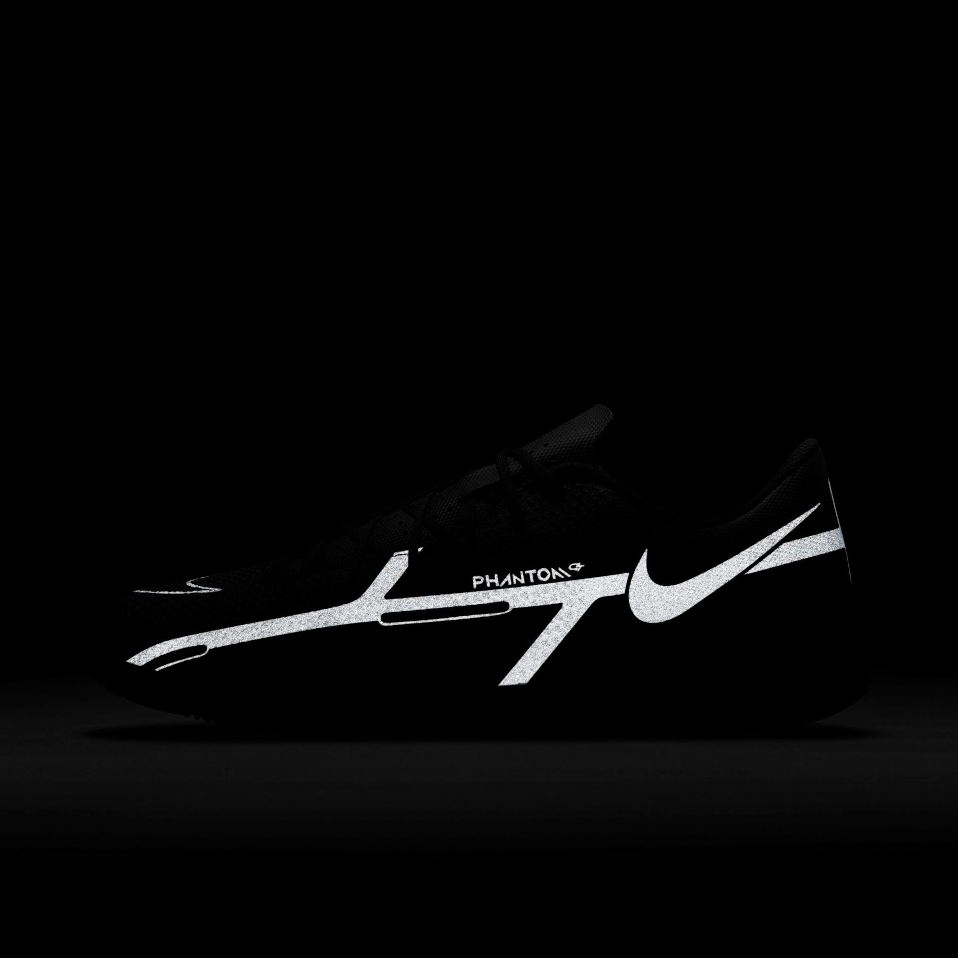 Chuteira Nike Phantom GT2 Club Futsal - Foto 11