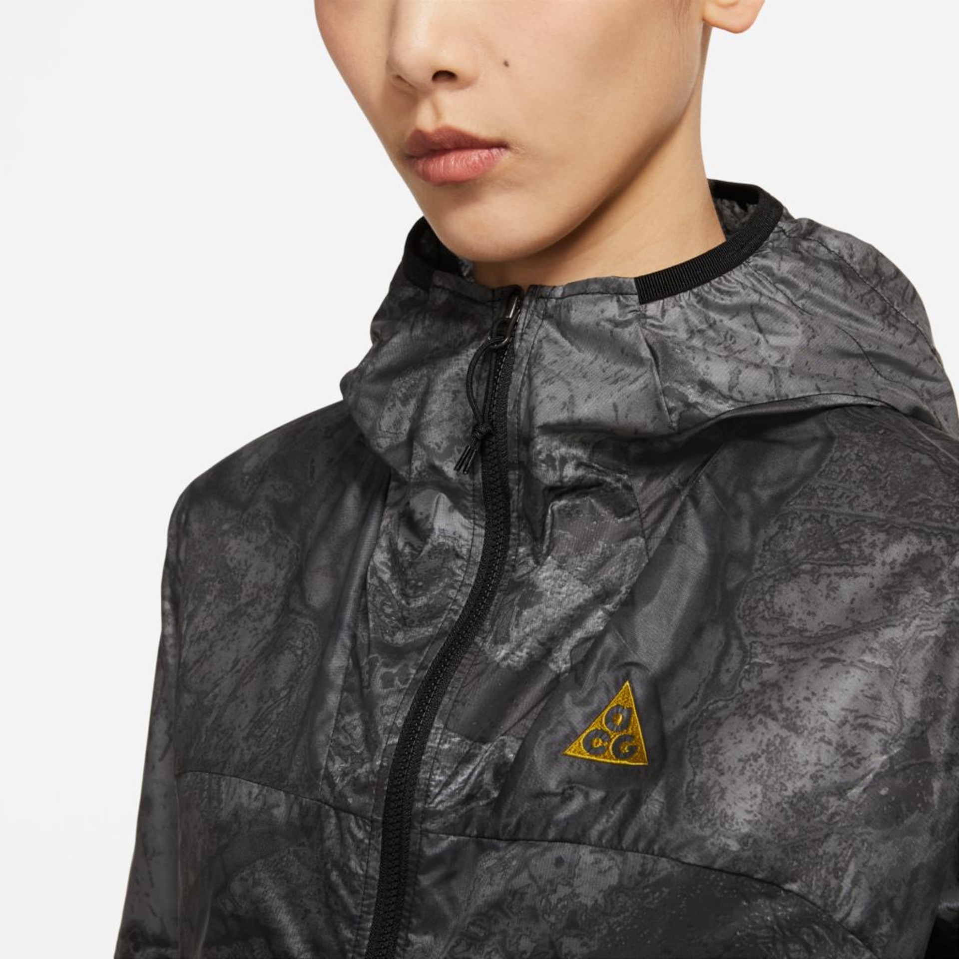 Jaqueta Nike ACG Windbreaker Feminina - Foto 3