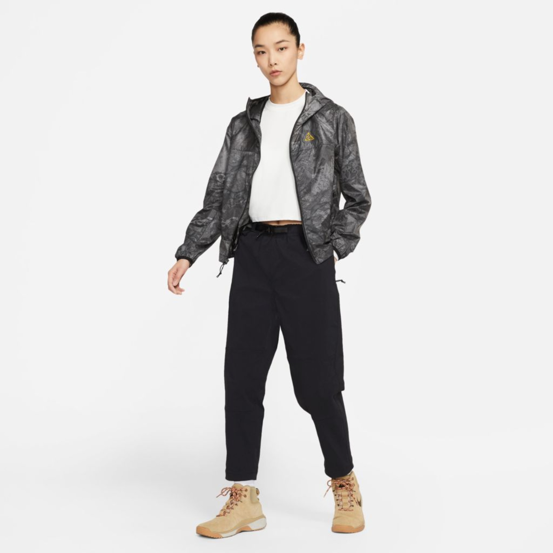 Jaqueta Nike ACG Windbreaker Feminina - Foto 7