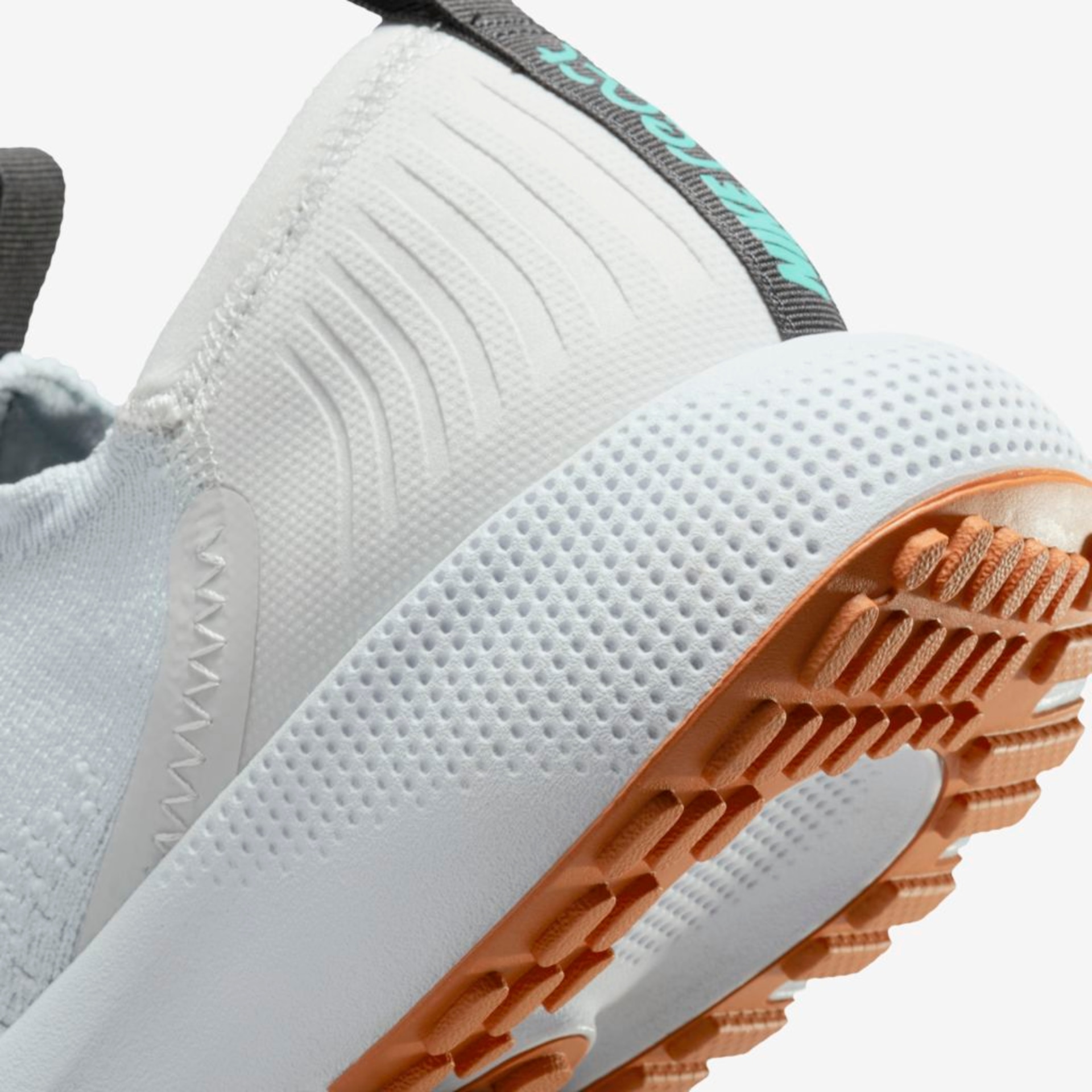 Tênis Nike Escape Run Flyknit Feminino - Foto 8
