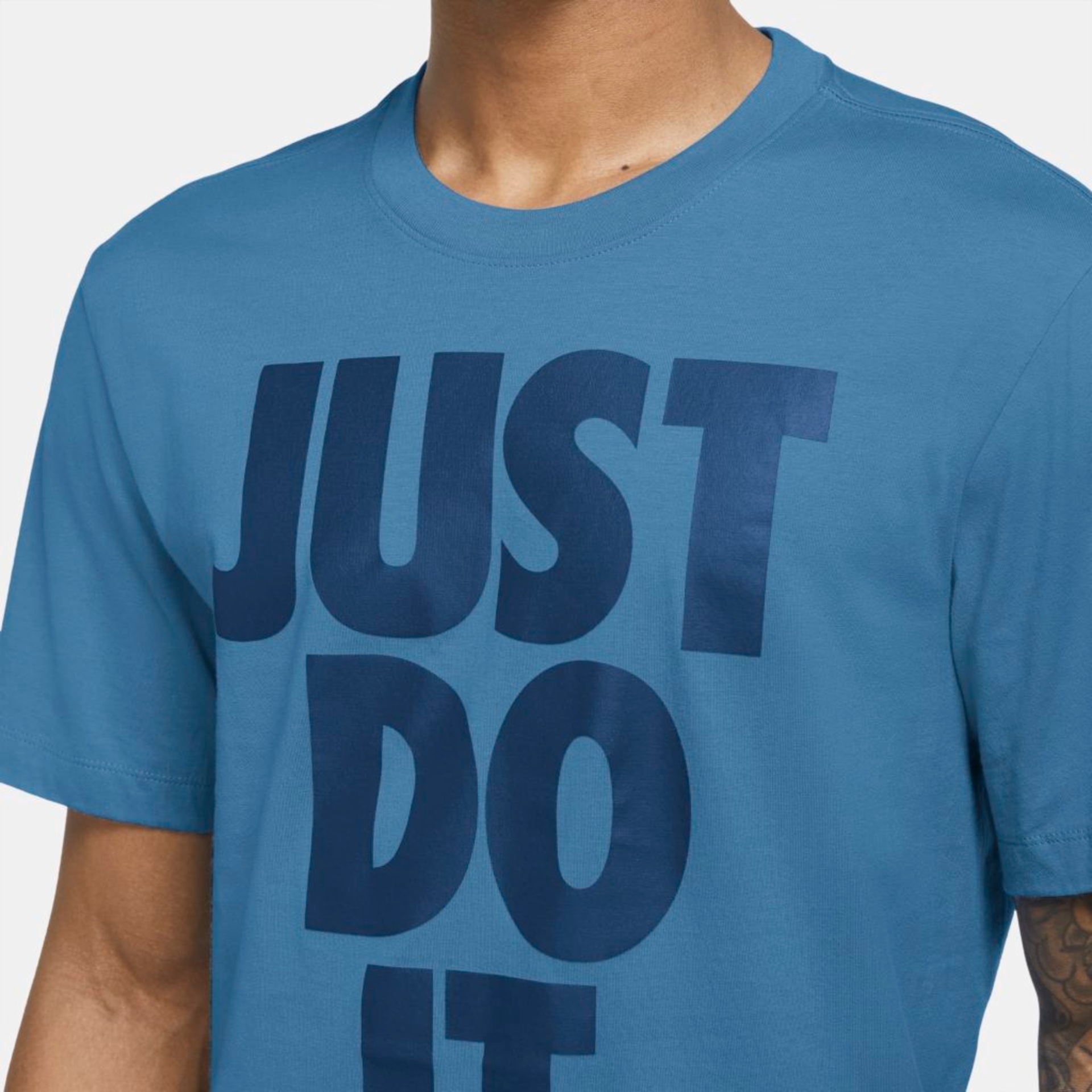 Camiseta Nike Sportswear Masculina - Foto 3