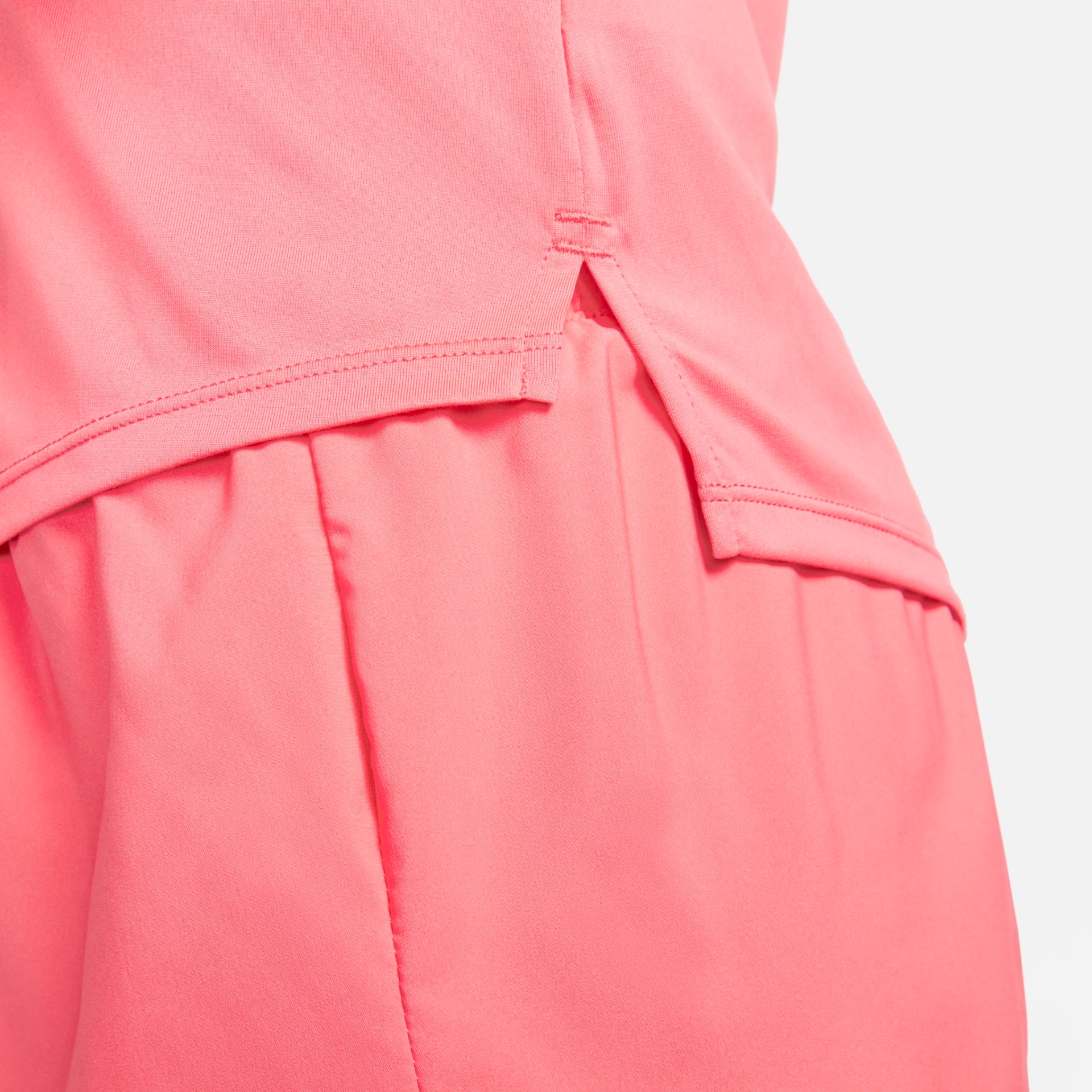 Camiseta Nike Dri-FIT One Feminina - Foto 4