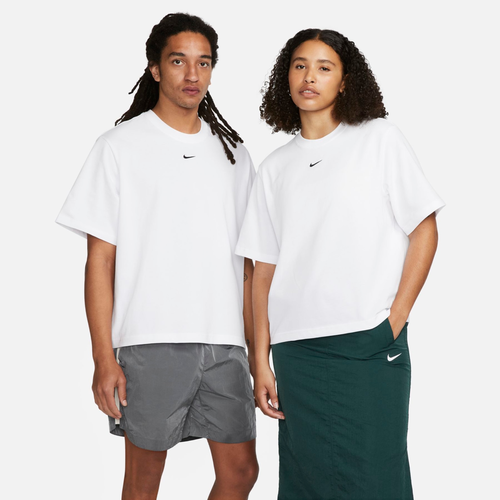 Camiseta Nike Sportswear Essentials Feminina - Foto 1