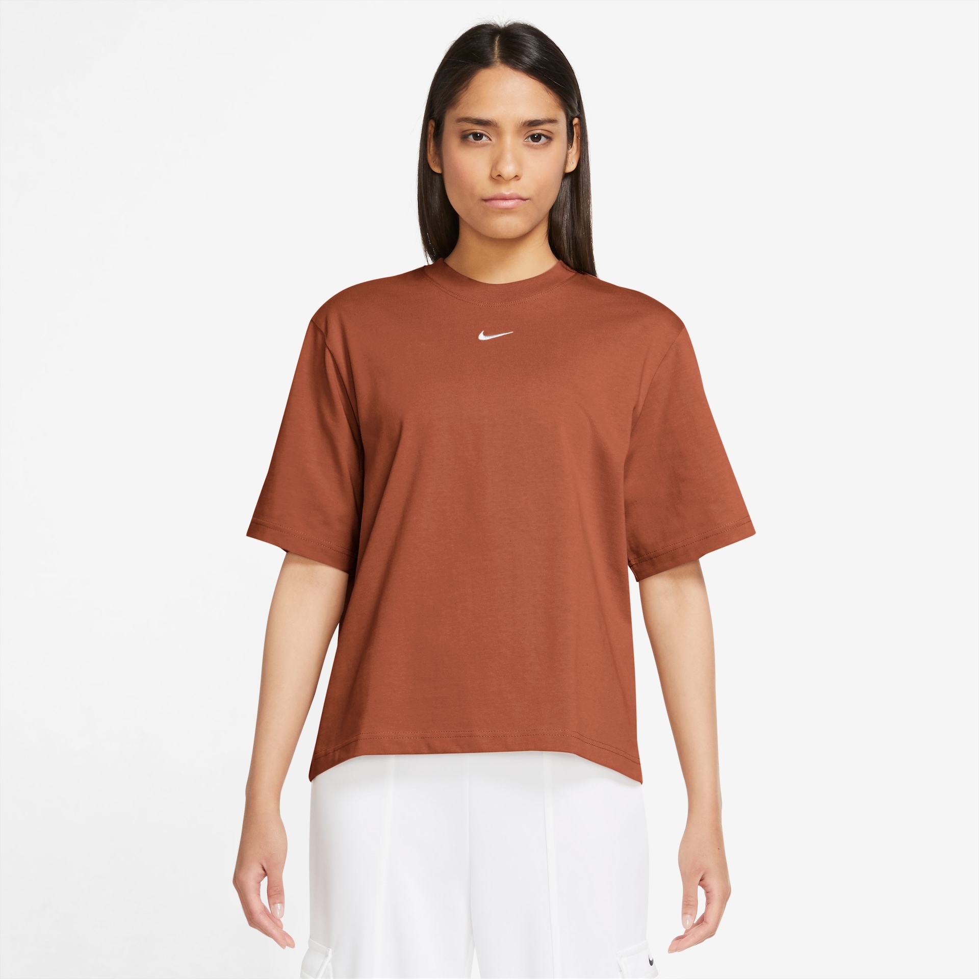 Imagem principal de Camiseta Nike Sportswear Essentials Feminina