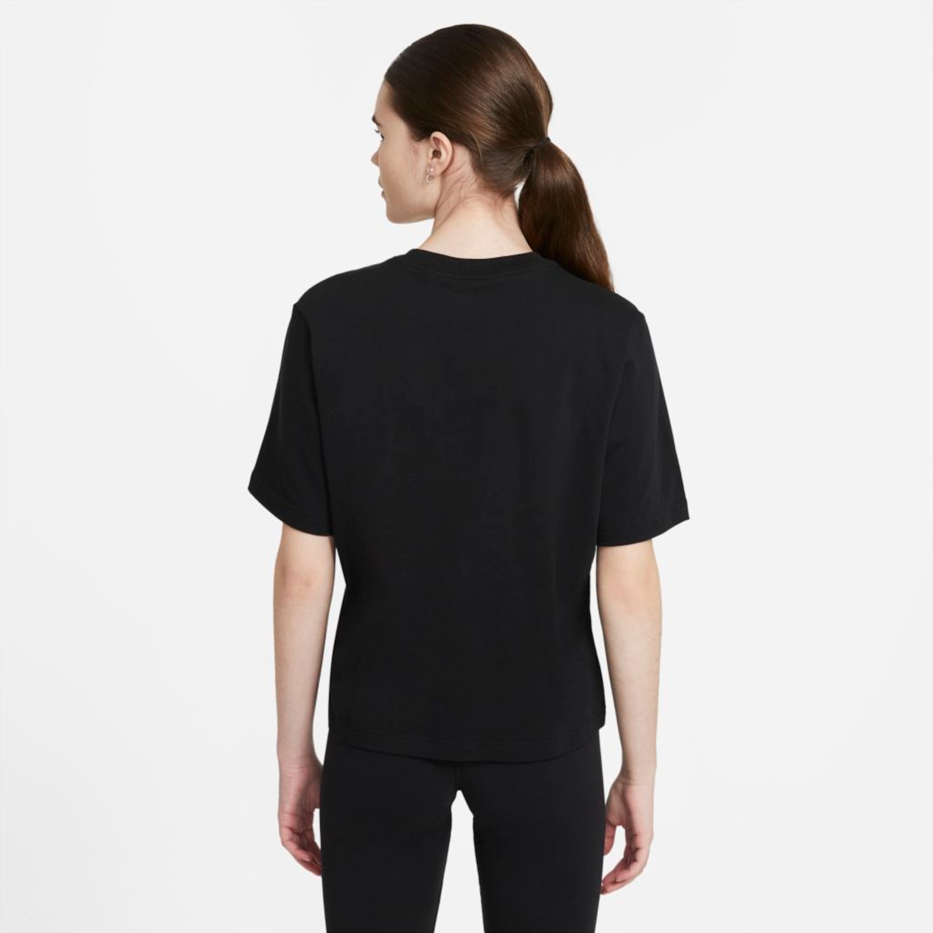 Camiseta Nike Sportswear Essentials Feminina - Foto 2
