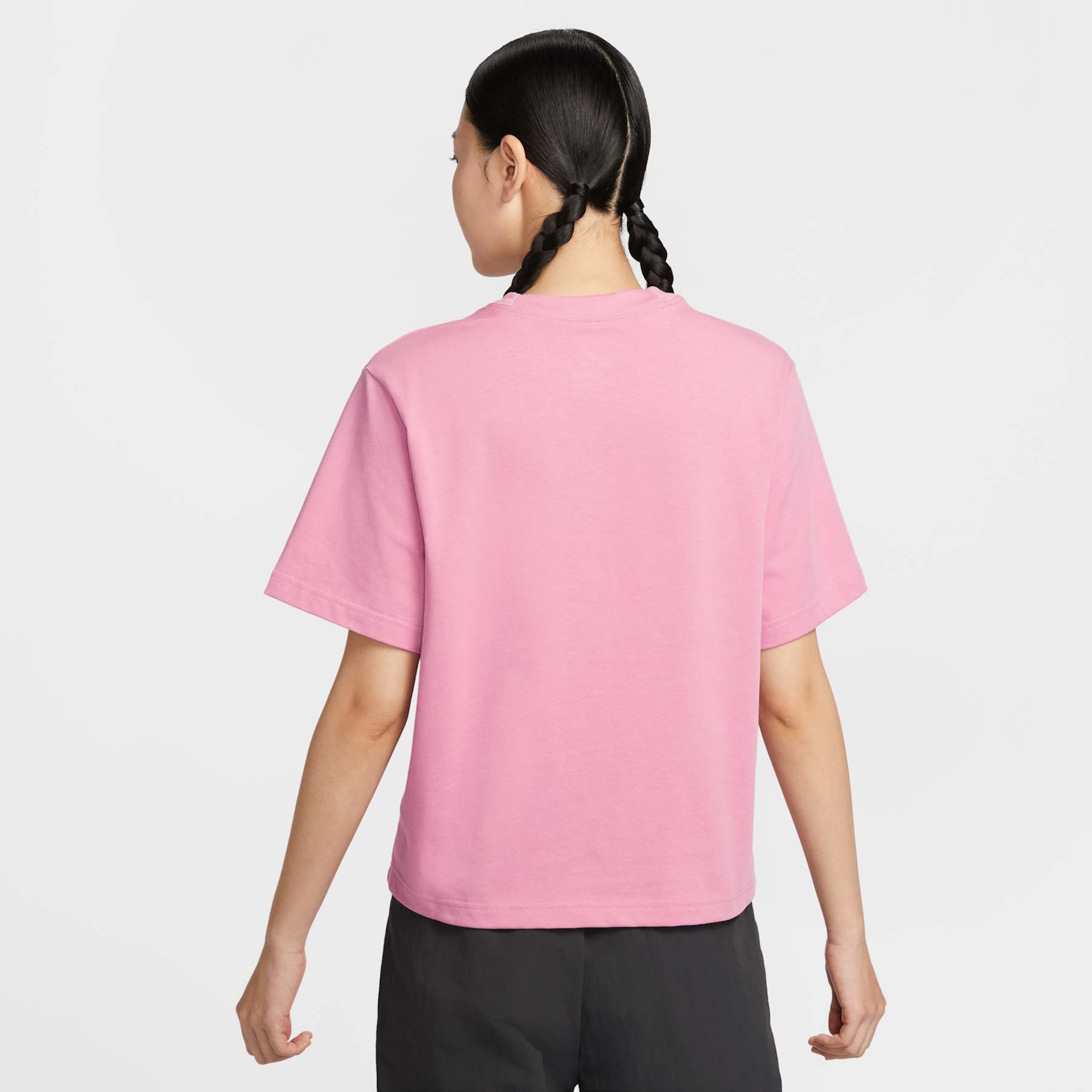 Camiseta Nike Sportswear Essentials Feminina - Foto 2