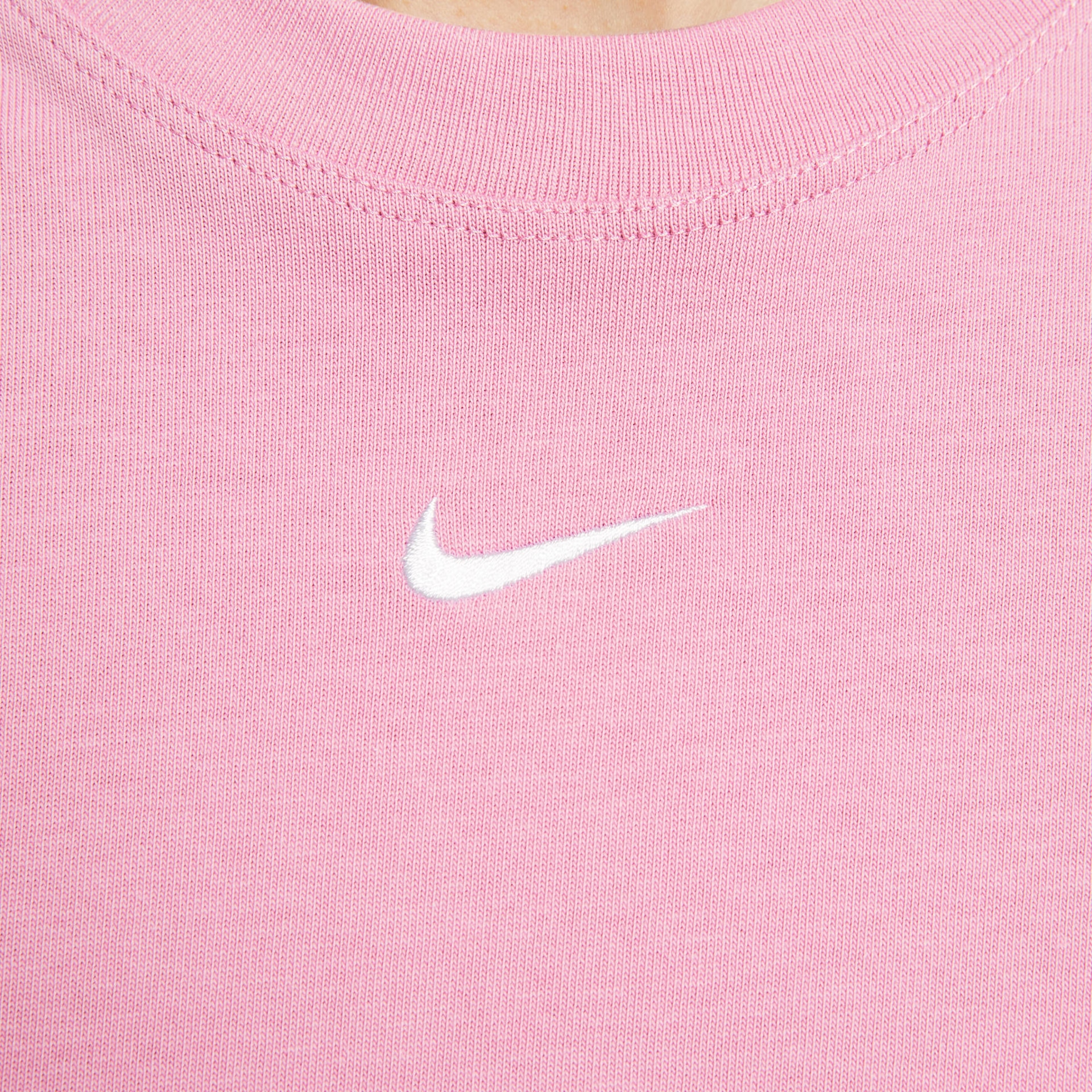 Camiseta Nike Sportswear Essentials Feminina - Foto 4