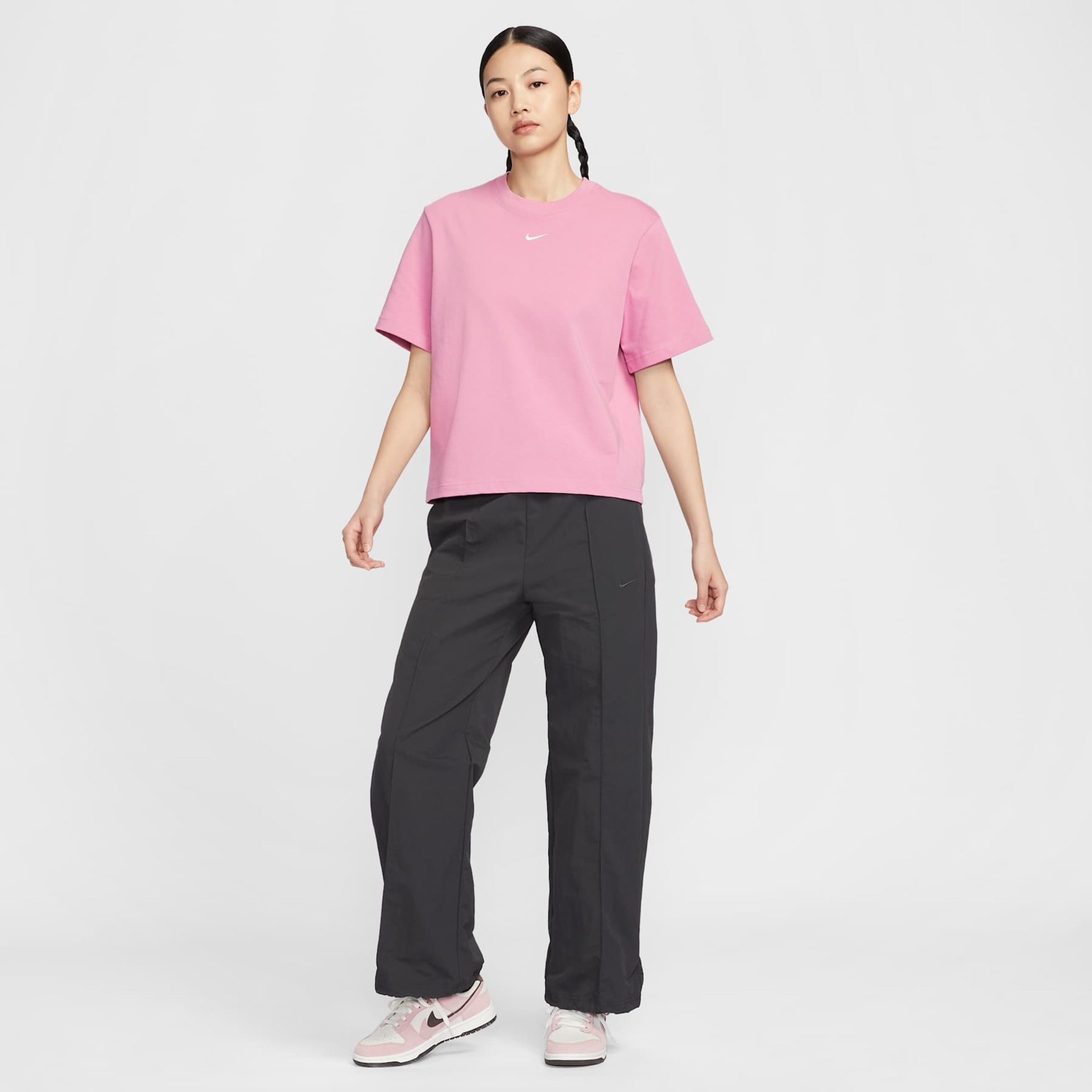 Camiseta Nike Sportswear Essentials Feminina - Foto 5