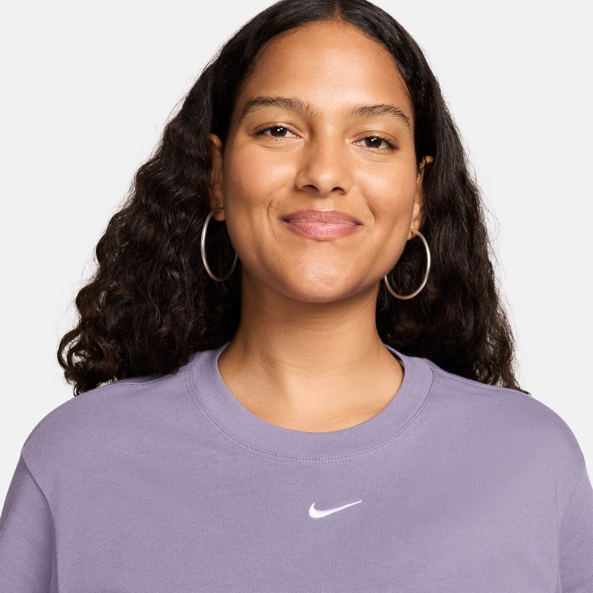 Camiseta Nike Sportswear Essentials Feminina - Foto 2