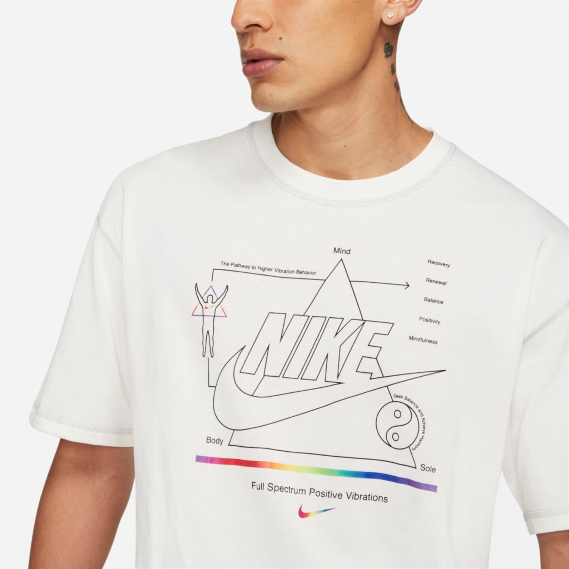 Camiseta Nike Sportswear Masculina - Foto 3