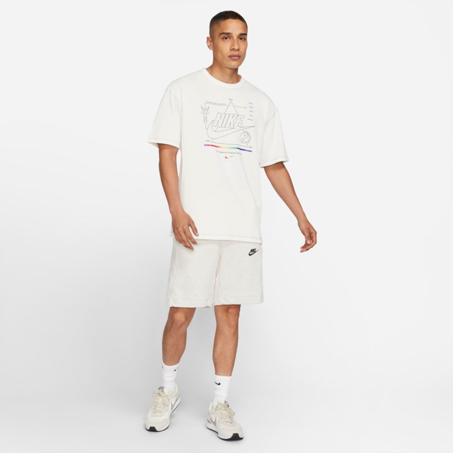 Camiseta Nike Sportswear Masculina - Foto 5