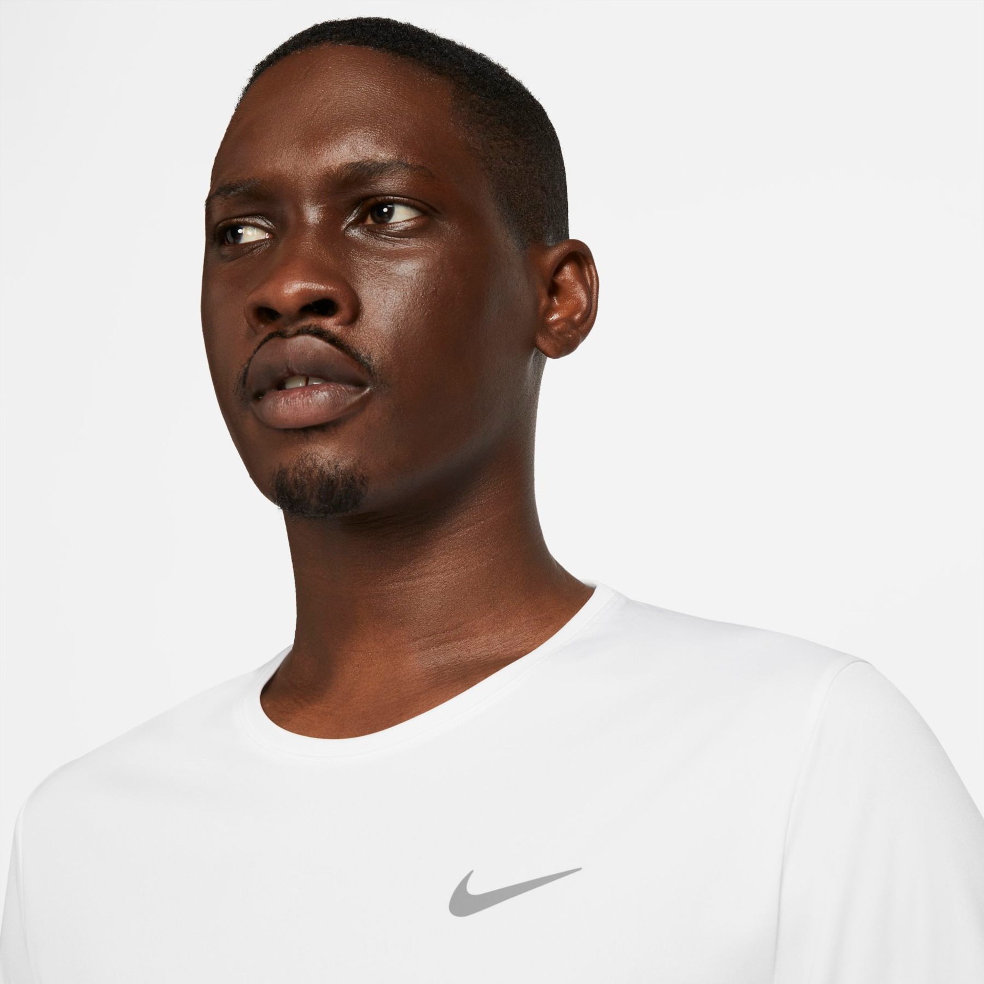 Camiseta Nike Dri-FIT UV Miler Masculina - Foto 3