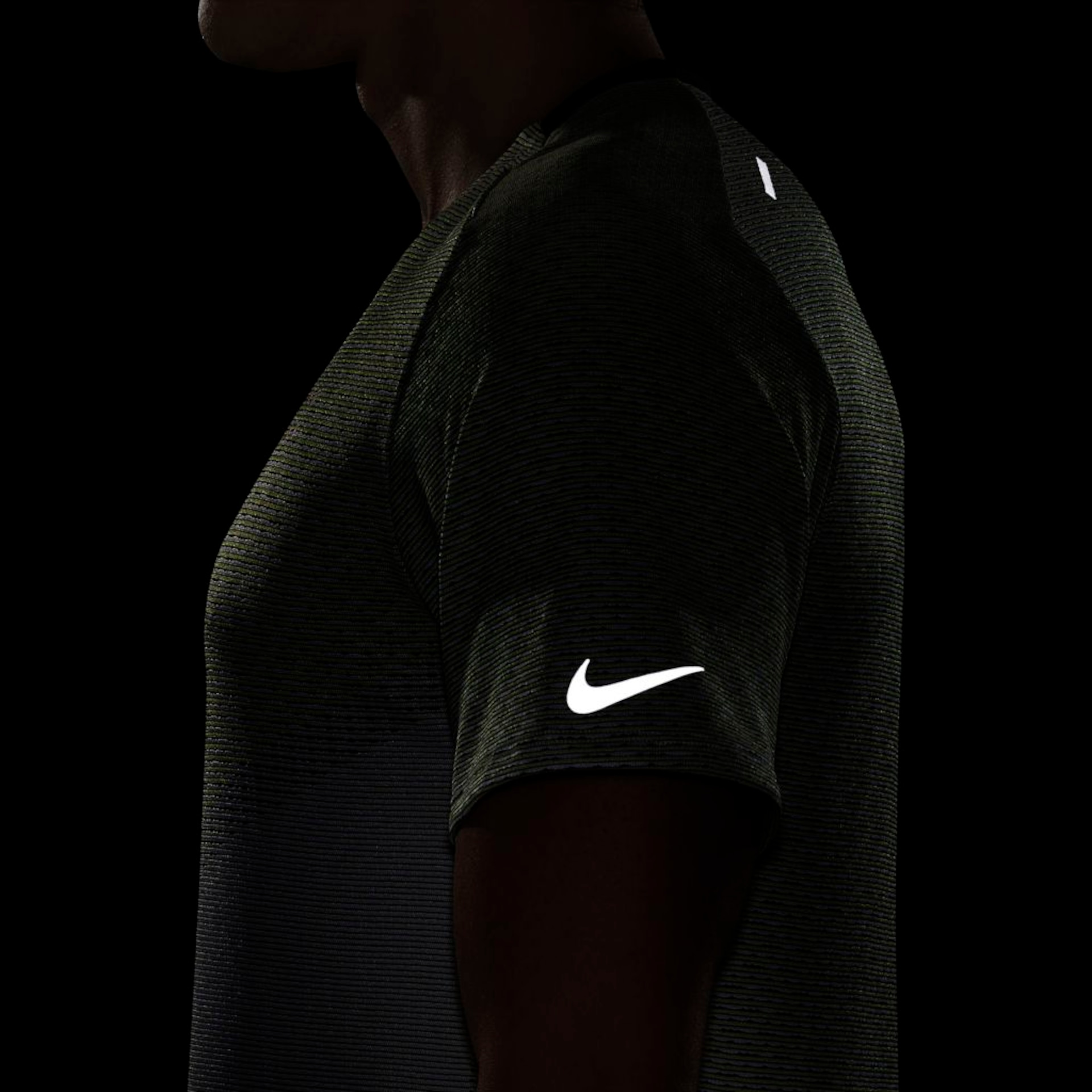 Camiseta Nike Dri-FIT ADV Run Division Techknit Masculina - Foto 5