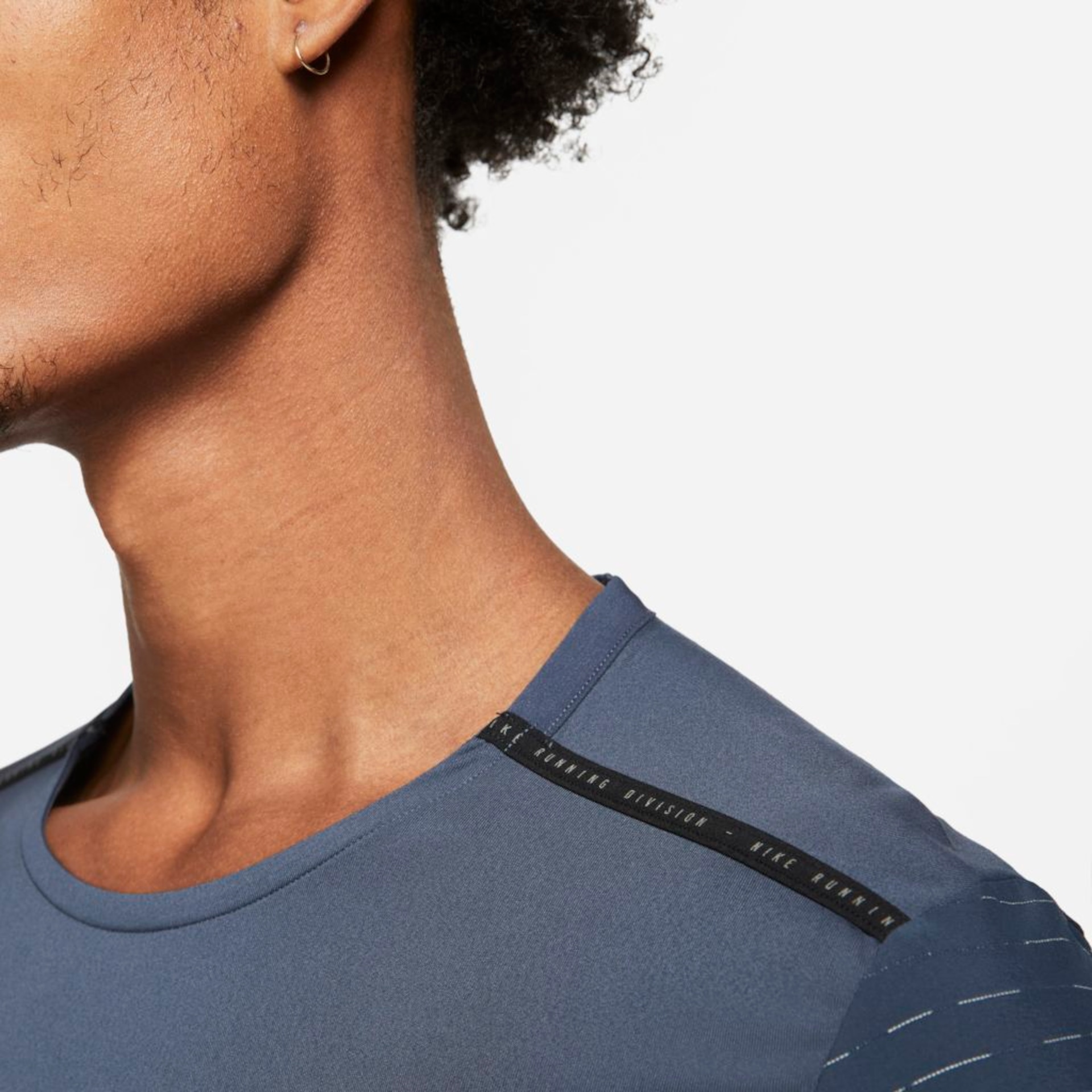 Camiseta Nike Dri-FIT Rise 365 Run Division Masculina - Foto 4