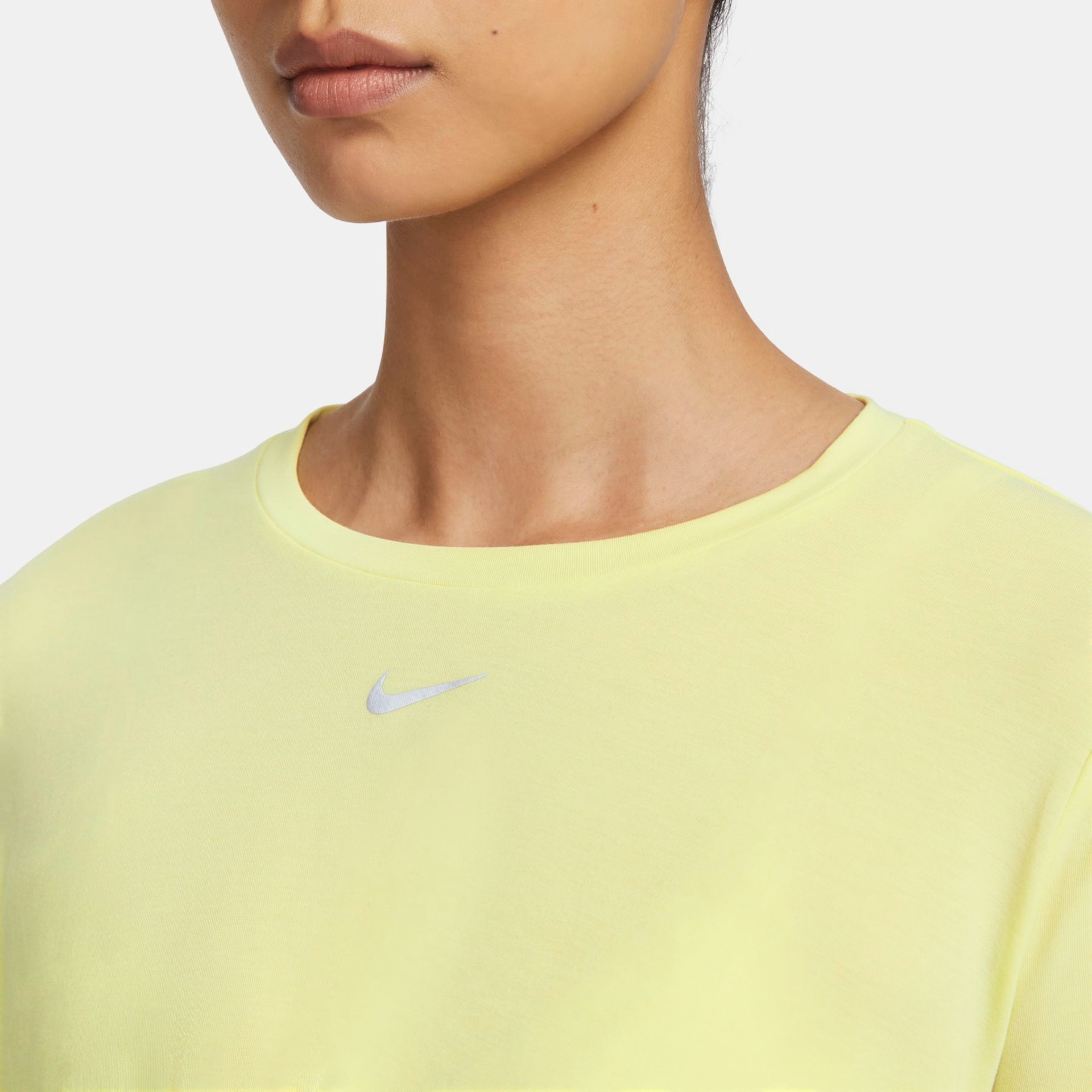 Camiseta Nike Dri-FIT One Luxe Feminina - Foto 3