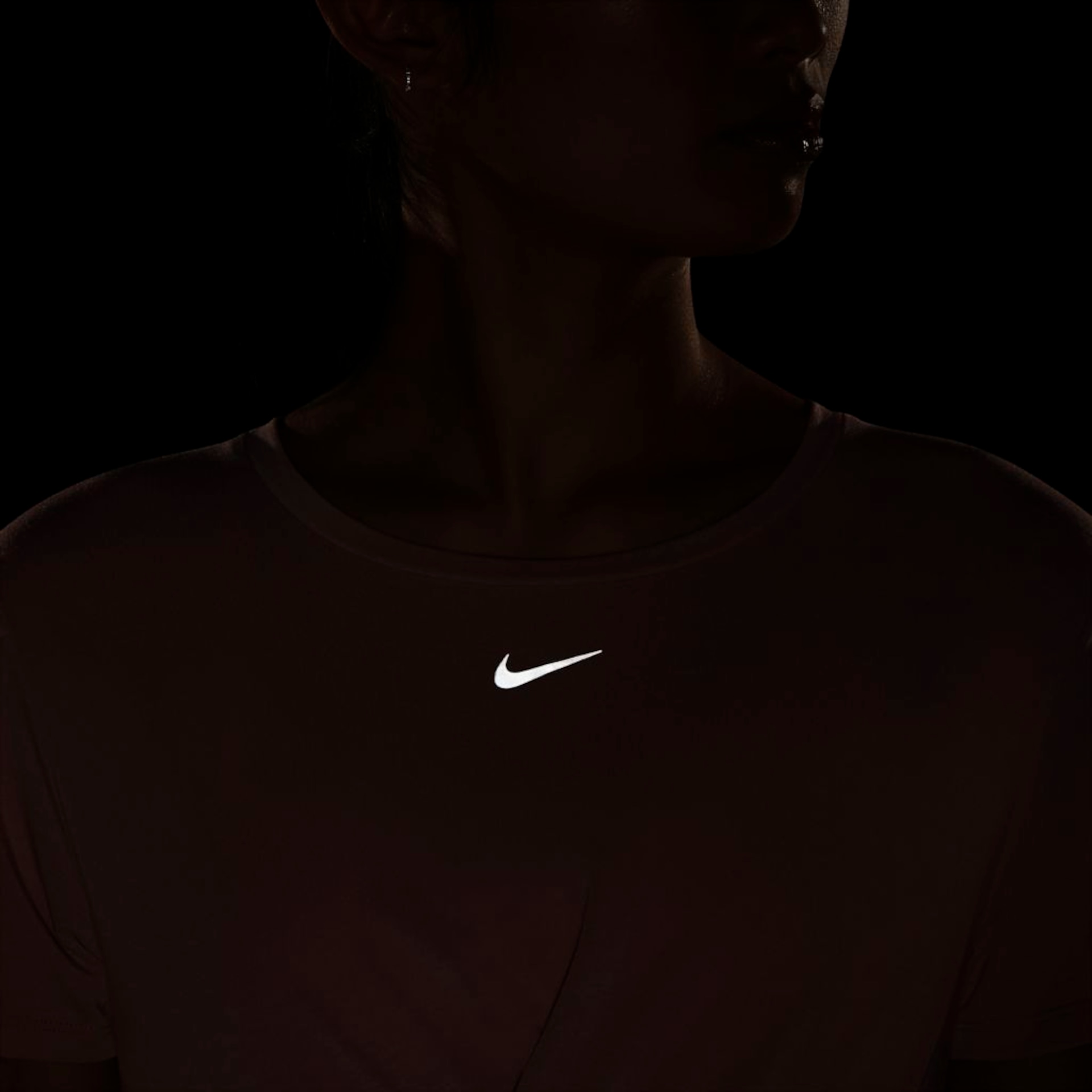 Camiseta Nike Dri-FIT One Luxe Feminina - Foto 4