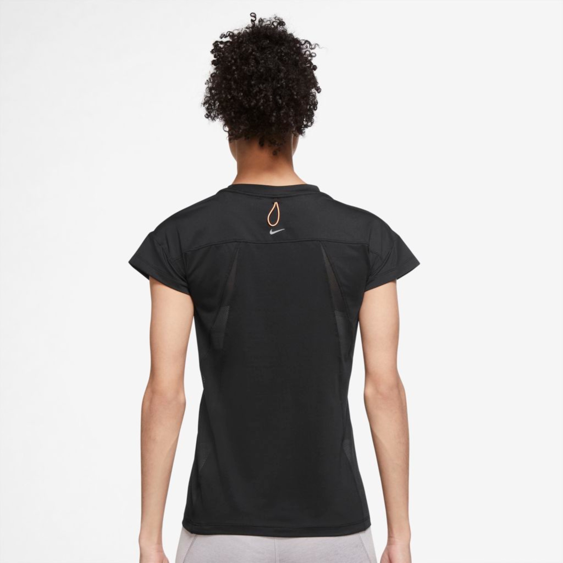 Camiseta Nike Dri-FIT Run Division Feminina - Foto 2