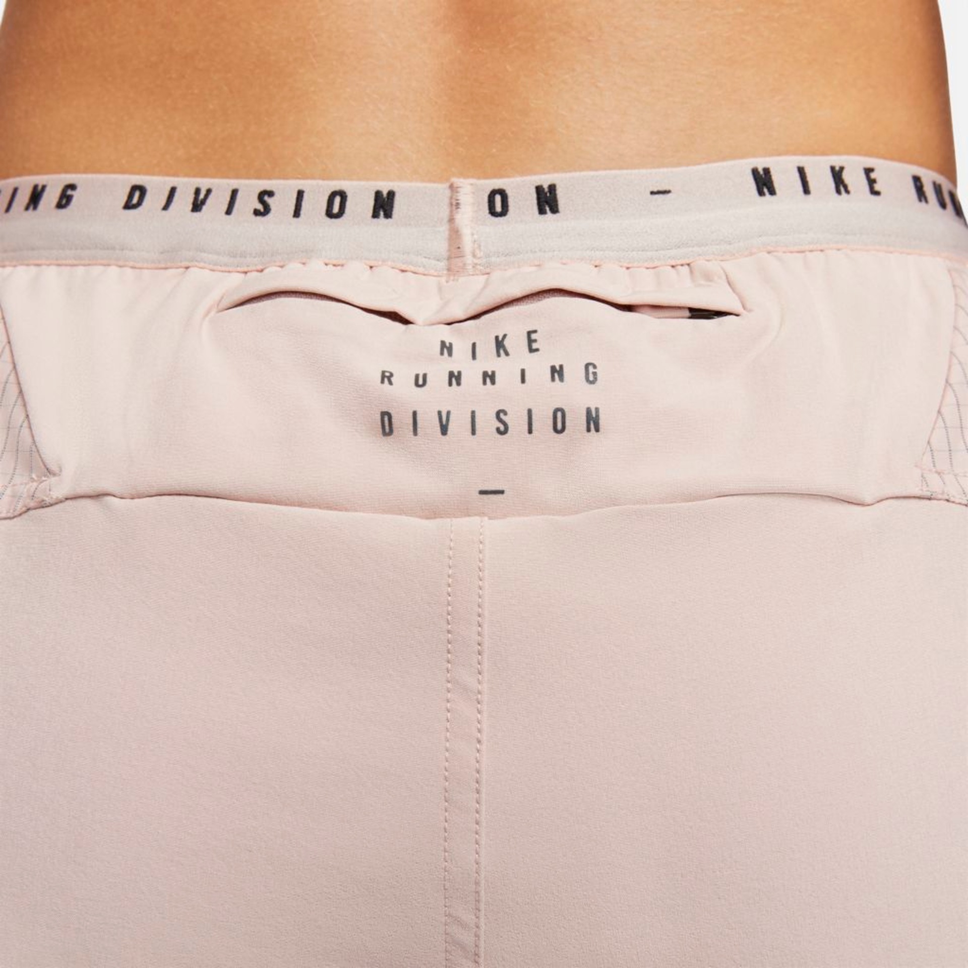 Shorts Nike Dri-FIT Run Division Tempo Luxe Feminino - Foto 6