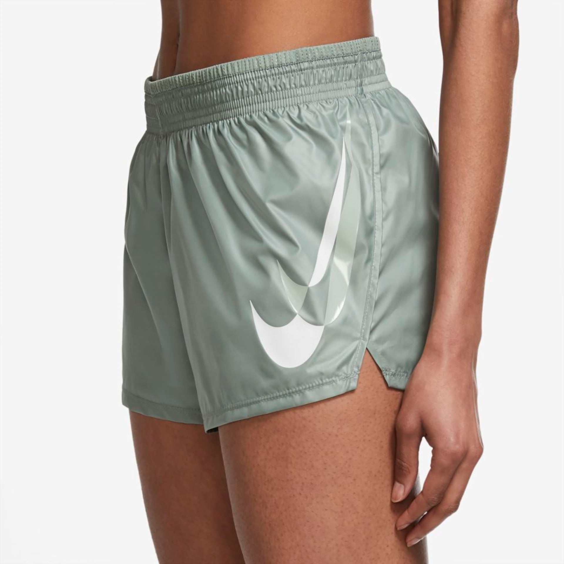 Shorts Nike Dri-FIT Swoosh Run Feminino - Foto 3