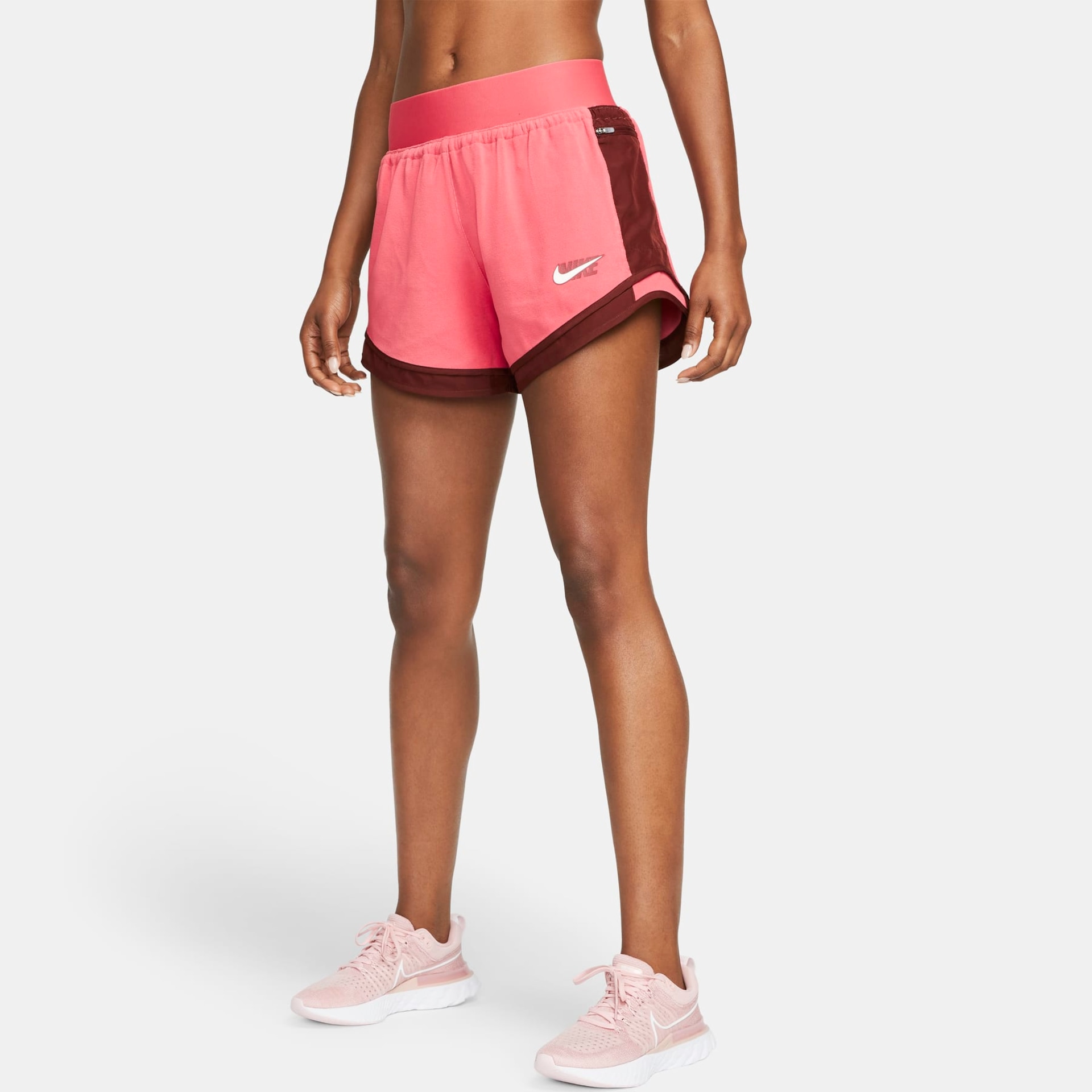 Shorts Nike Dri-FIT Icon Clash Tempo Luxe Feminino - Foto 1