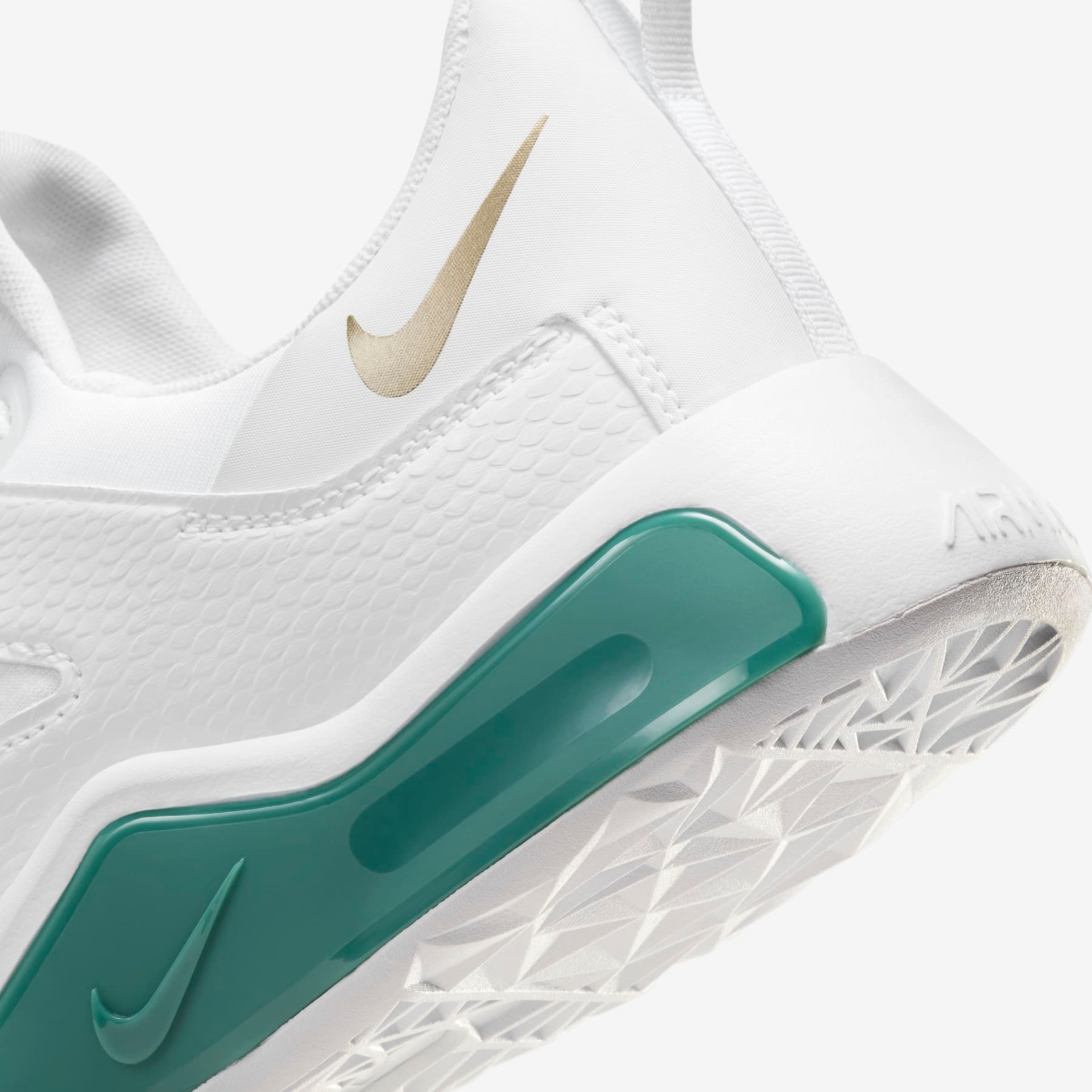 Tênis Nike Air Max Bella TR 5 Feminino - Foto 8