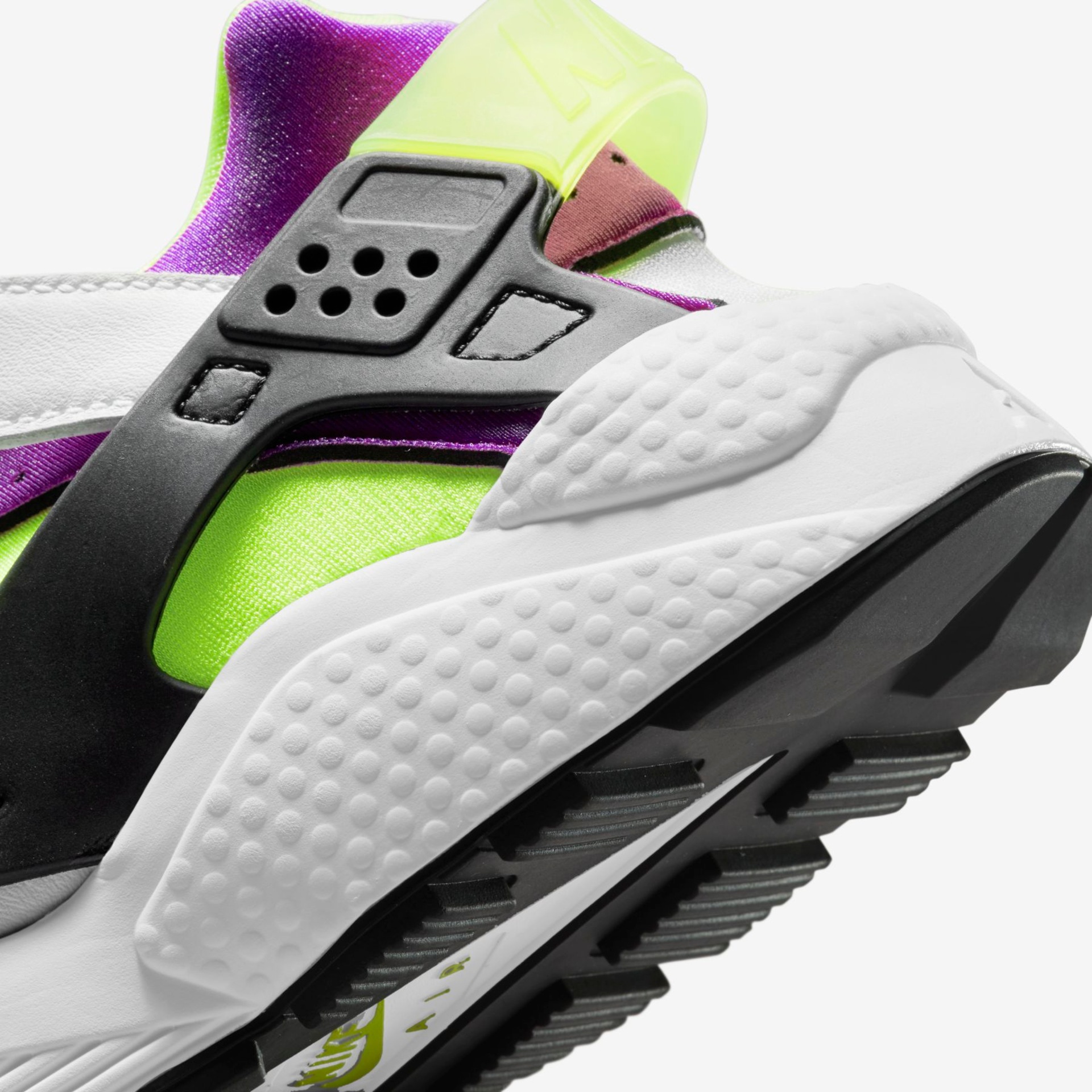 Tênis Nike Air Huarache Feminino - Foto 8