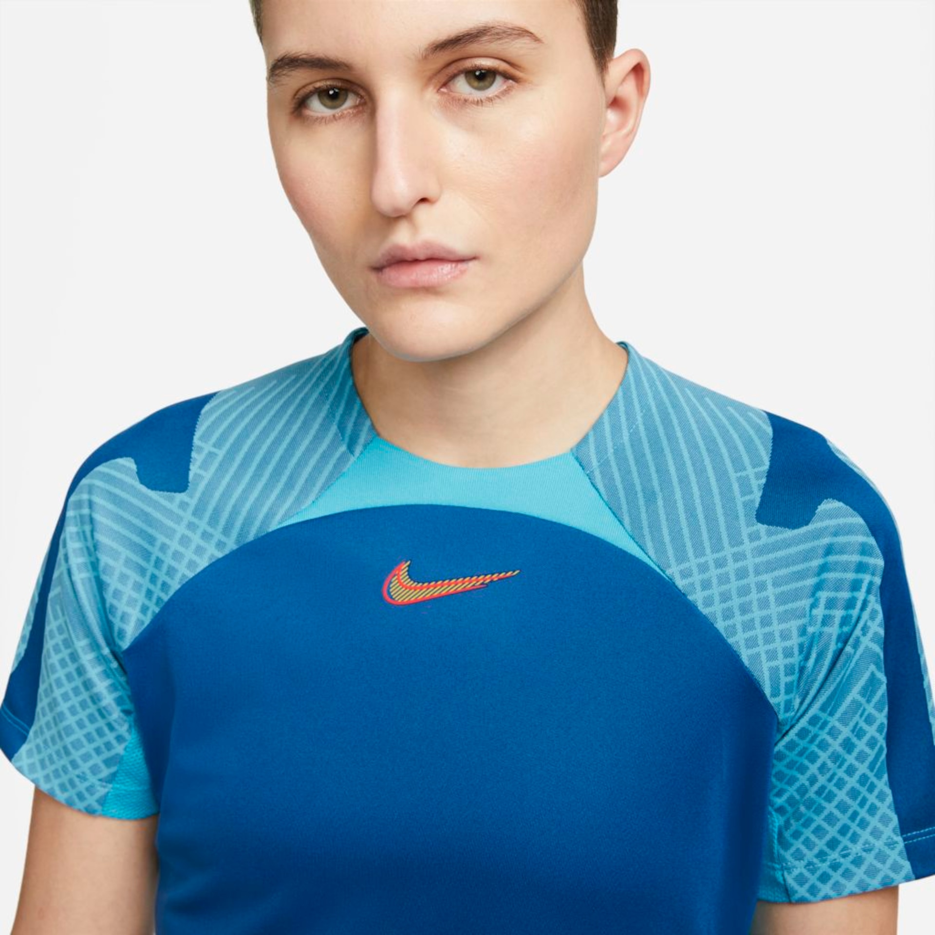 Camiseta Nike Dri-FIT Strike Feminina - Foto 3