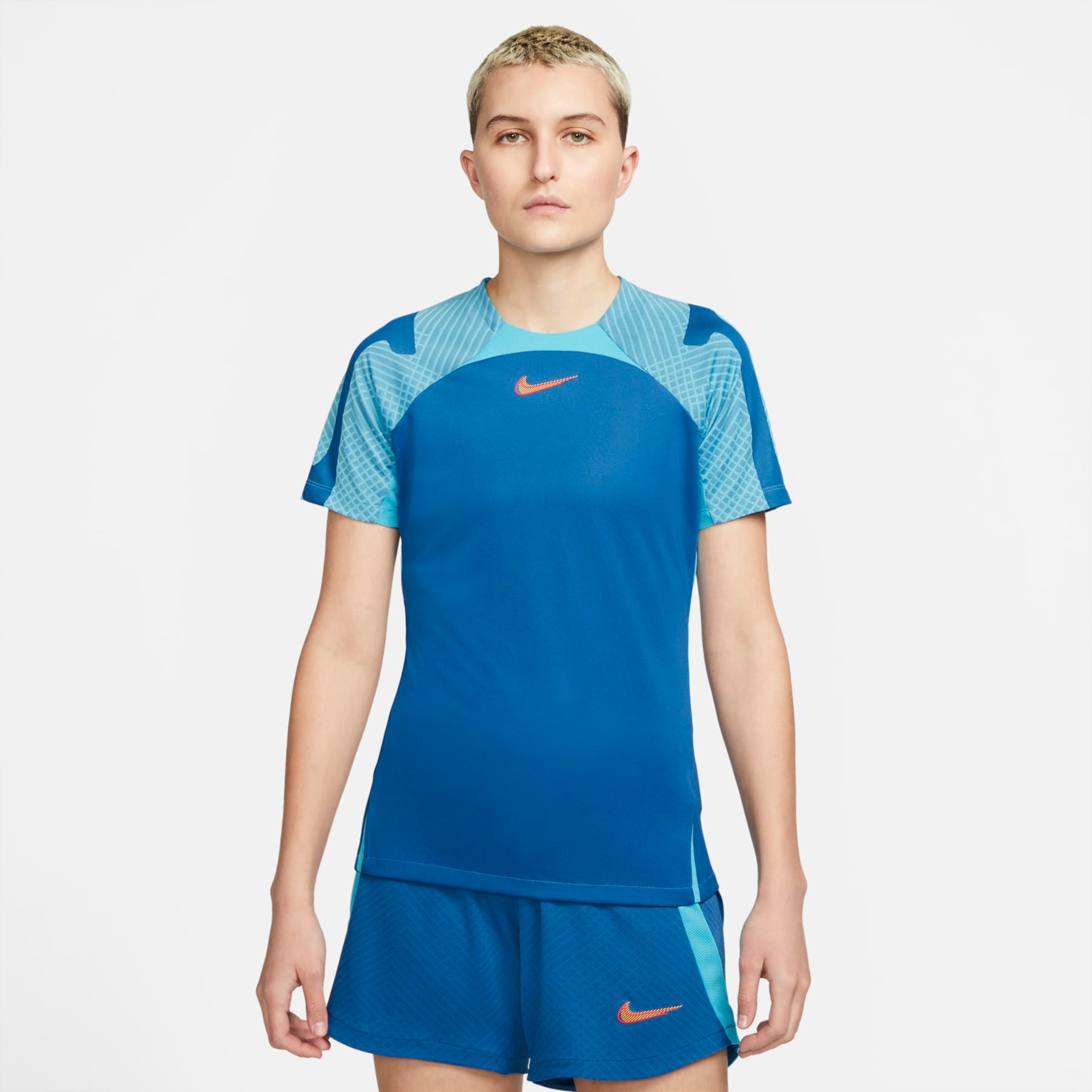 Camiseta Nike Dri-FIT Strike Feminina - Foto 1