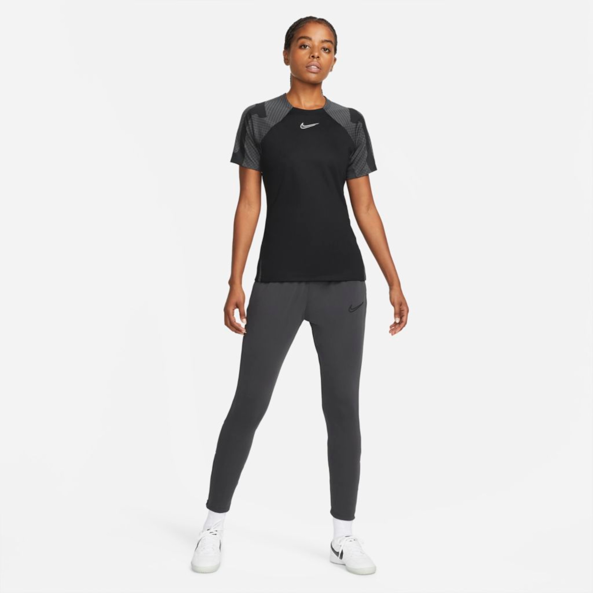 Camiseta Nike Dri-FIT Strike Feminina - Foto 5