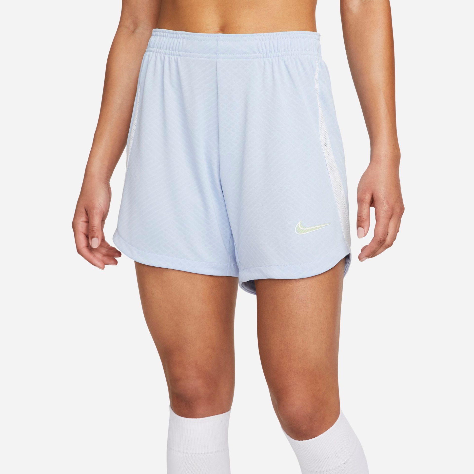 Shorts Nike Dri-FIT Strike Feminino - Foto 2