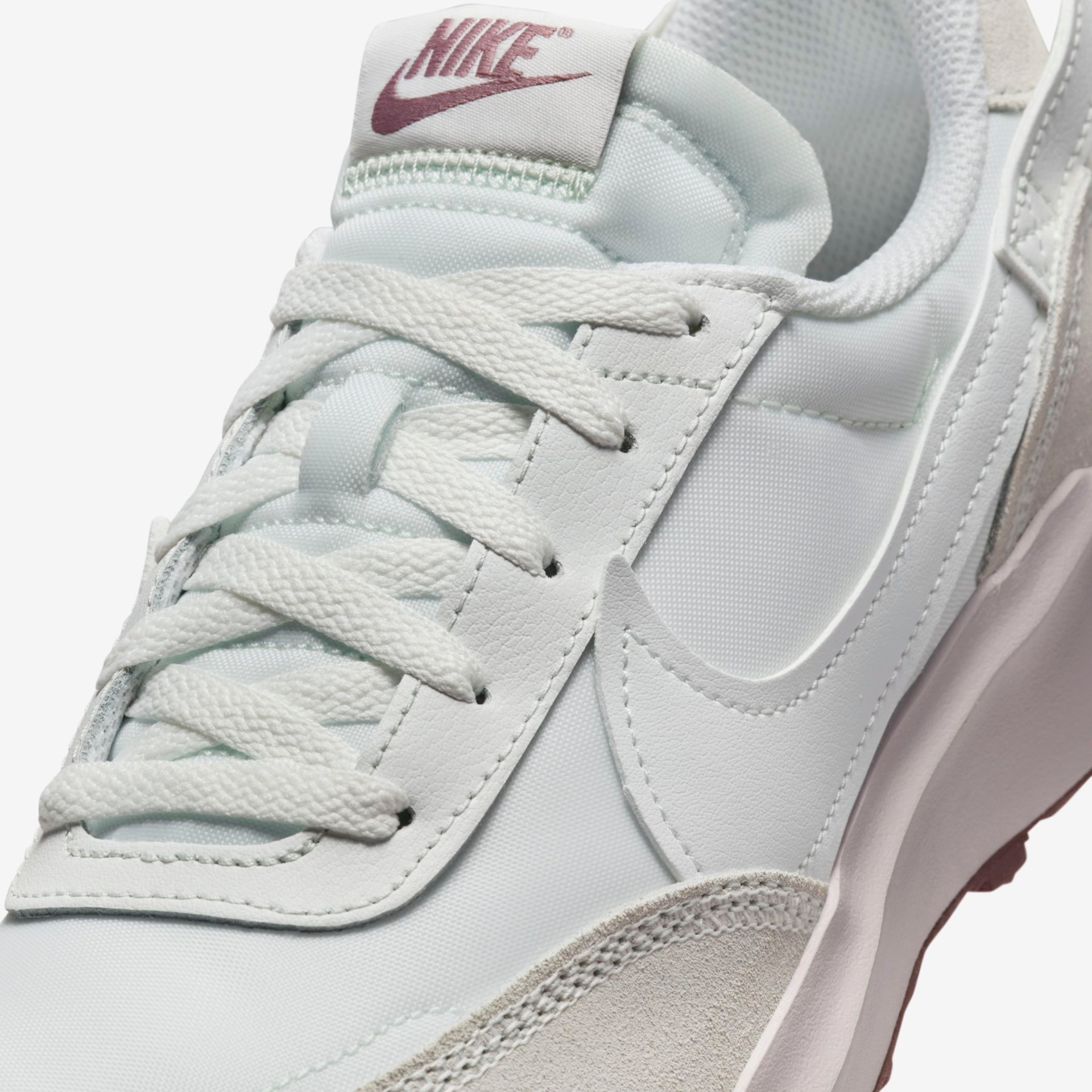 Tênis Nike Waffle Debut Feminino - Foto 7