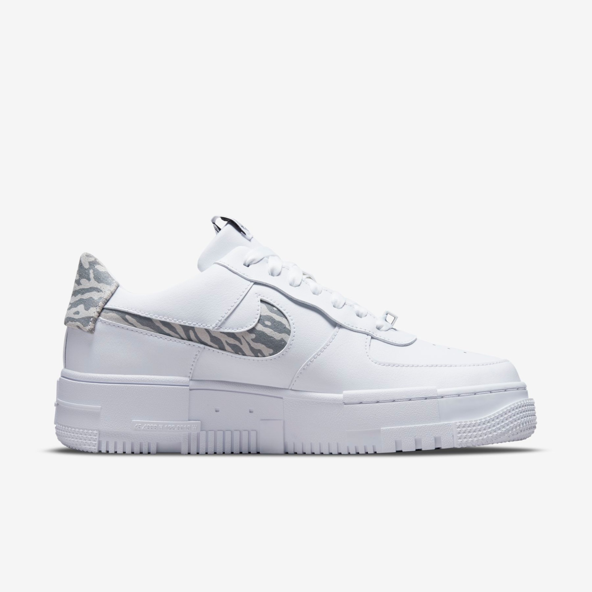 Tênis Nike Air Force 1 Pixel Feminino - Foto 3