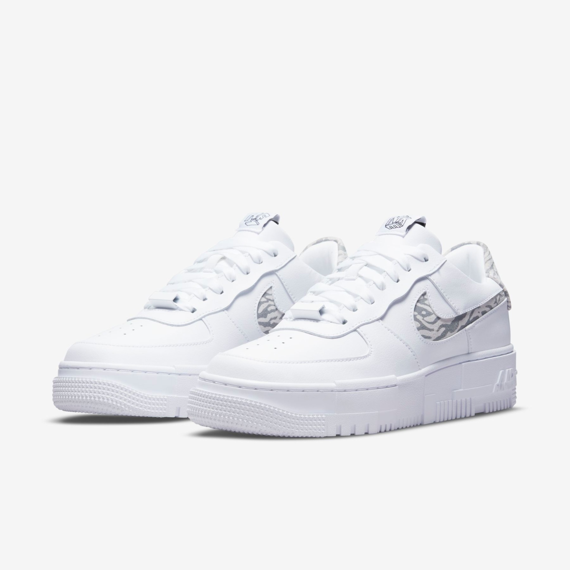 Tênis Nike Air Force 1 Pixel Feminino - Foto 5
