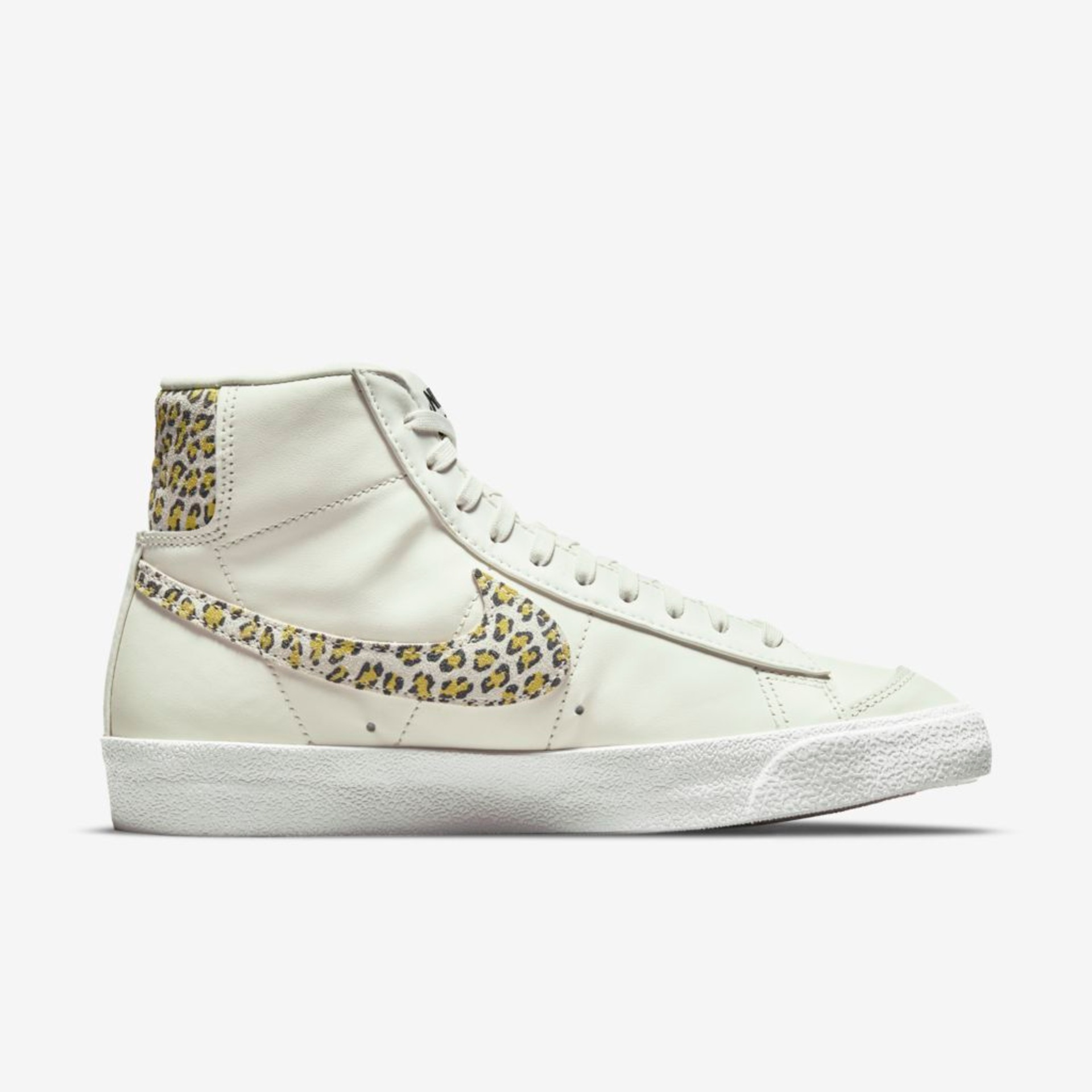 Tênis Nike Blazer Mid '77 SE Feminino - Foto 3