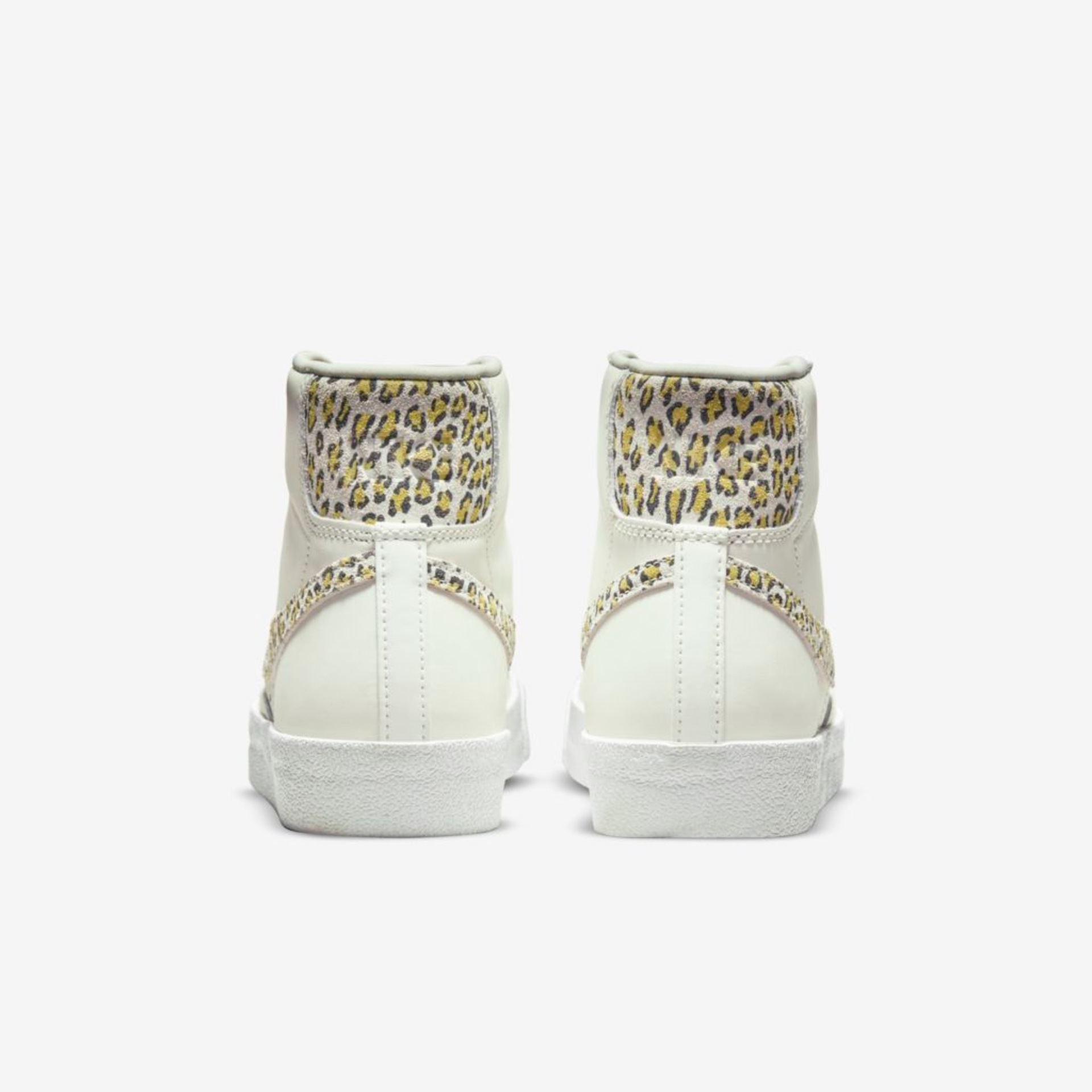 Tênis Nike Blazer Mid '77 SE Feminino - Foto 6