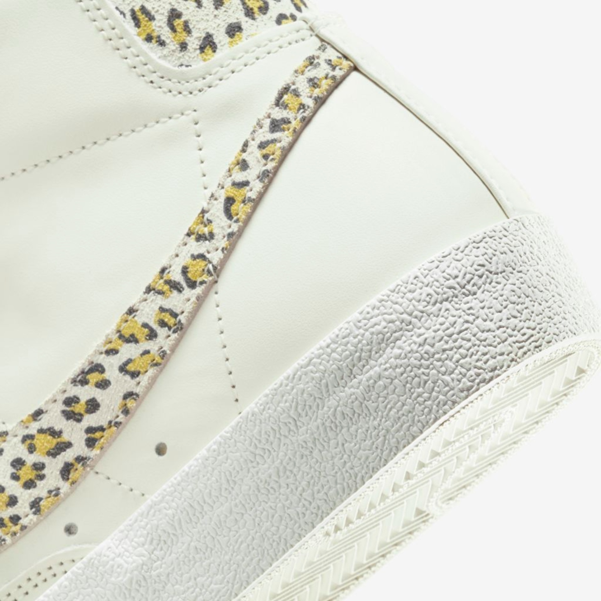 Tênis Nike Blazer Mid '77 SE Feminino - Foto 8