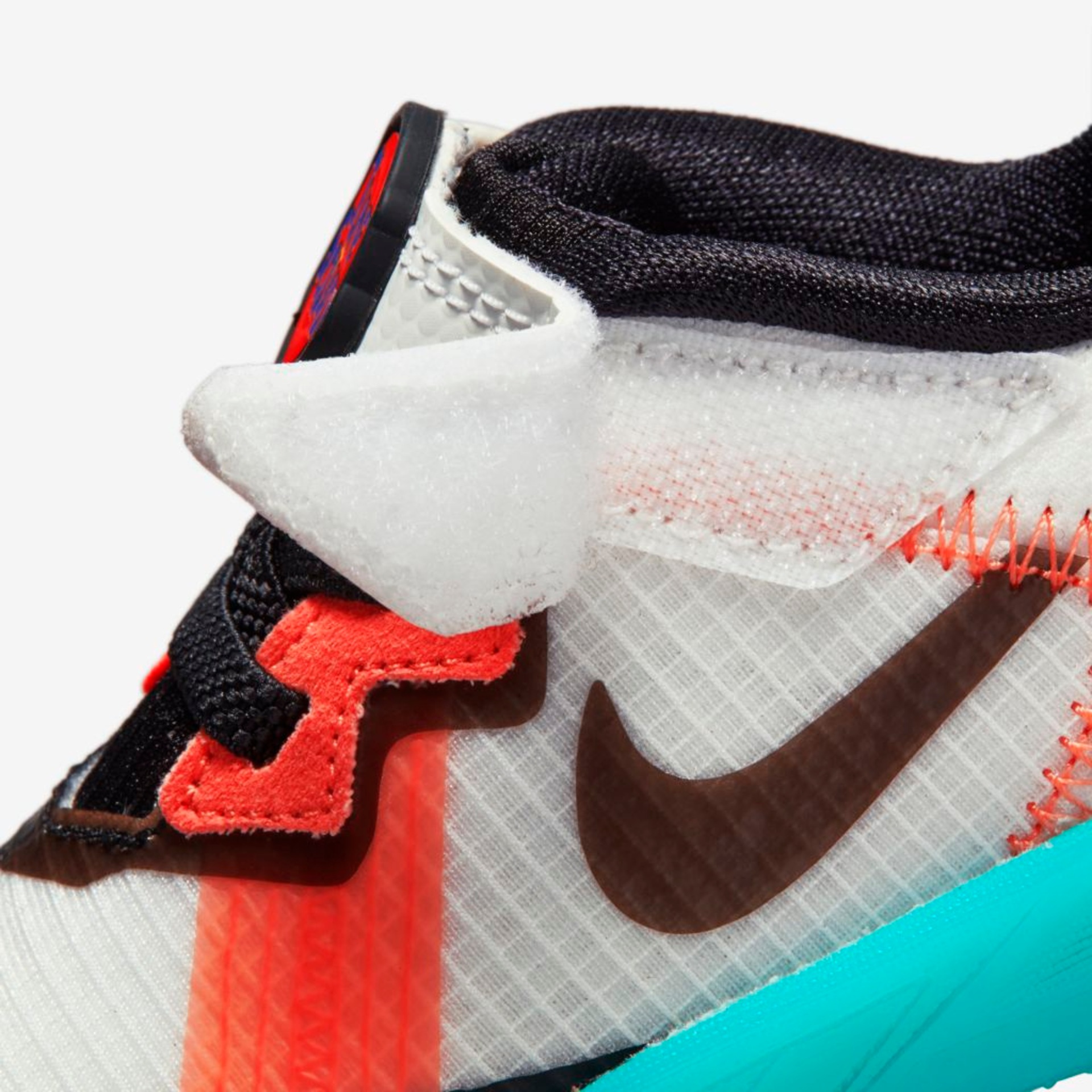 Tênis Nike Lebron 18 Low x Space Jam: A New Legacy Infantil - Foto 8