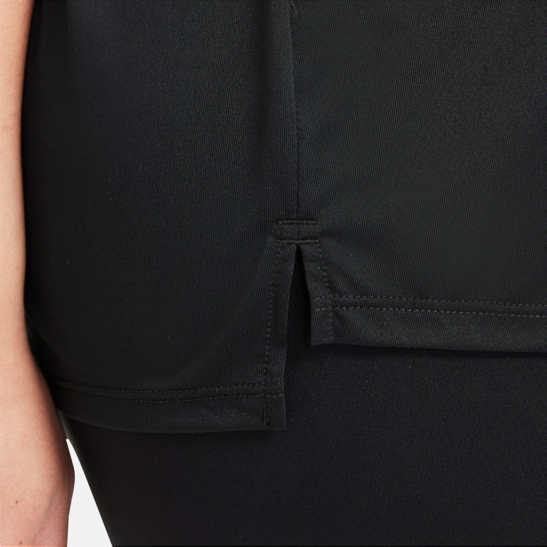 Plus Size - Camiseta Nike Dri-FIT One Feminina - Foto 4