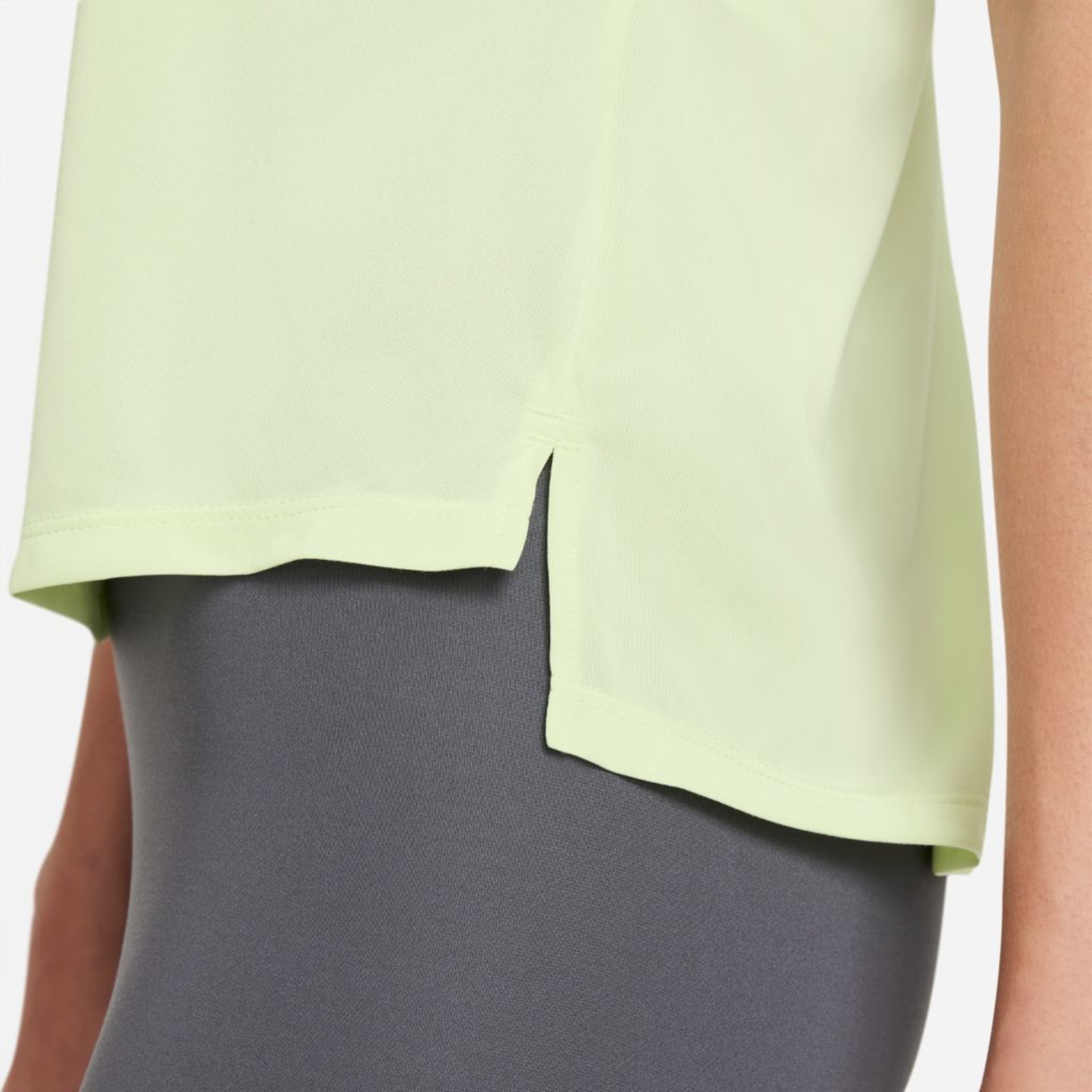 Plus Size - Camiseta Nike Dri-FIT One Feminina - Foto 5