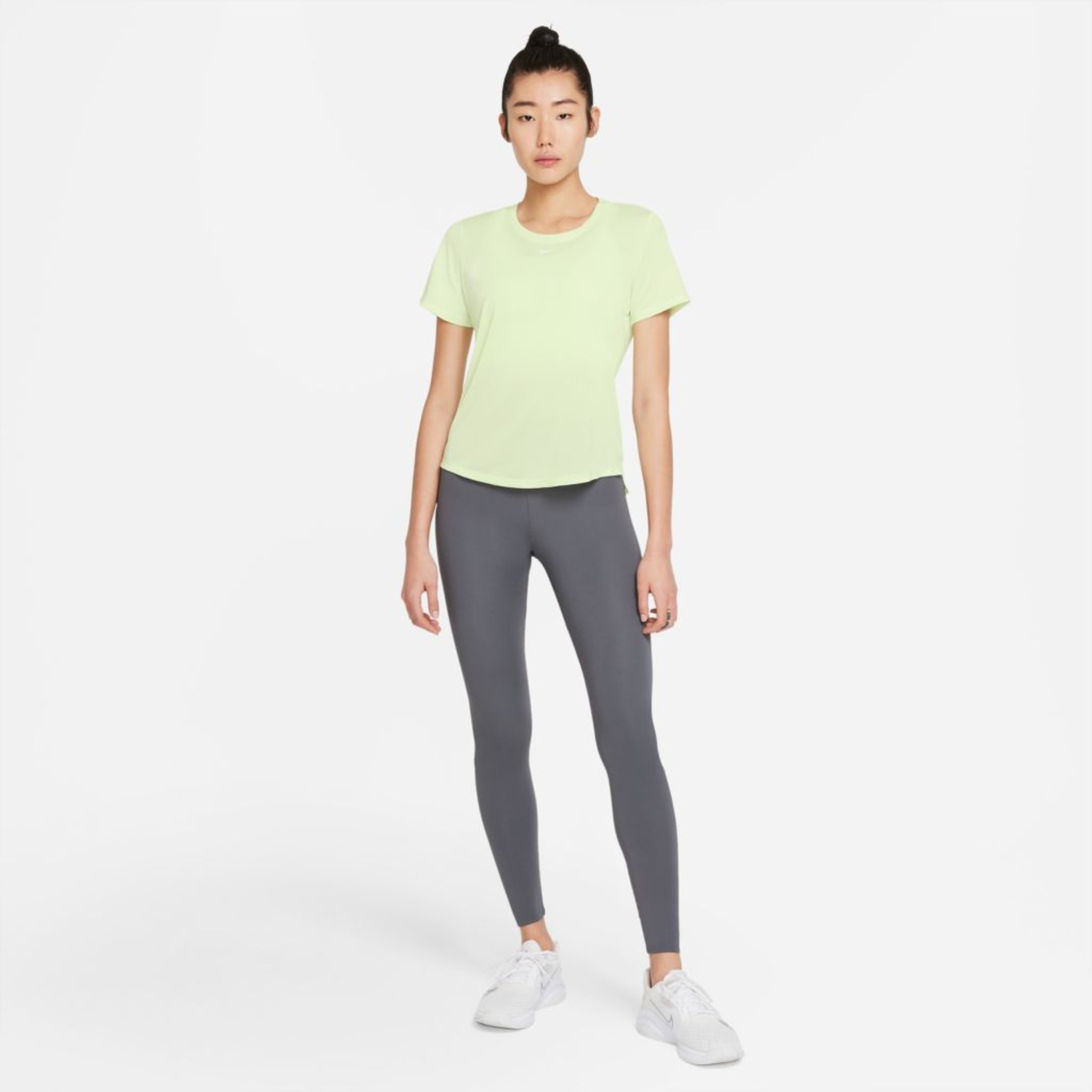 Plus Size - Camiseta Nike Dri-FIT One Feminina - Foto 6