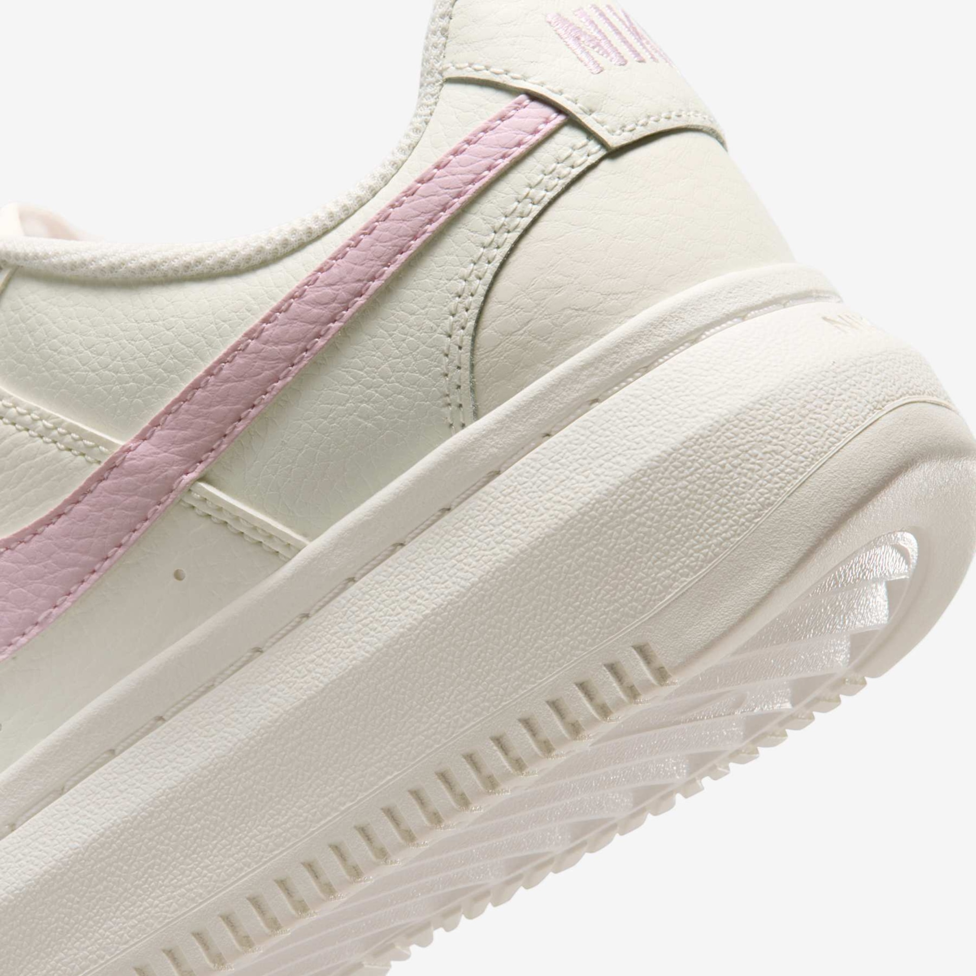 Tênis Nike Court Vision Alta Feminino - Foto 8