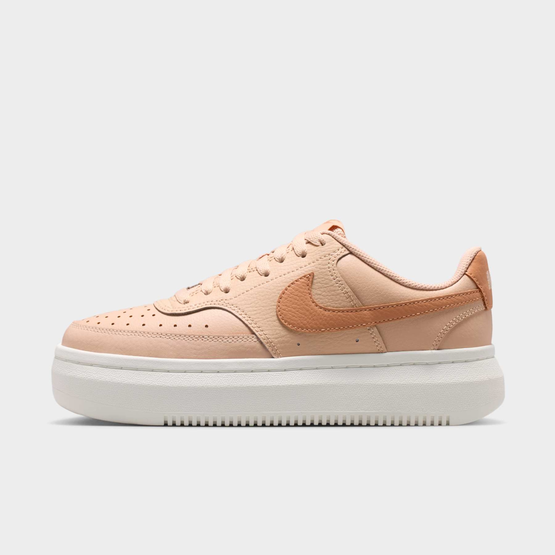 Tênis Nike Court Vision Alta Feminino - Foto 1