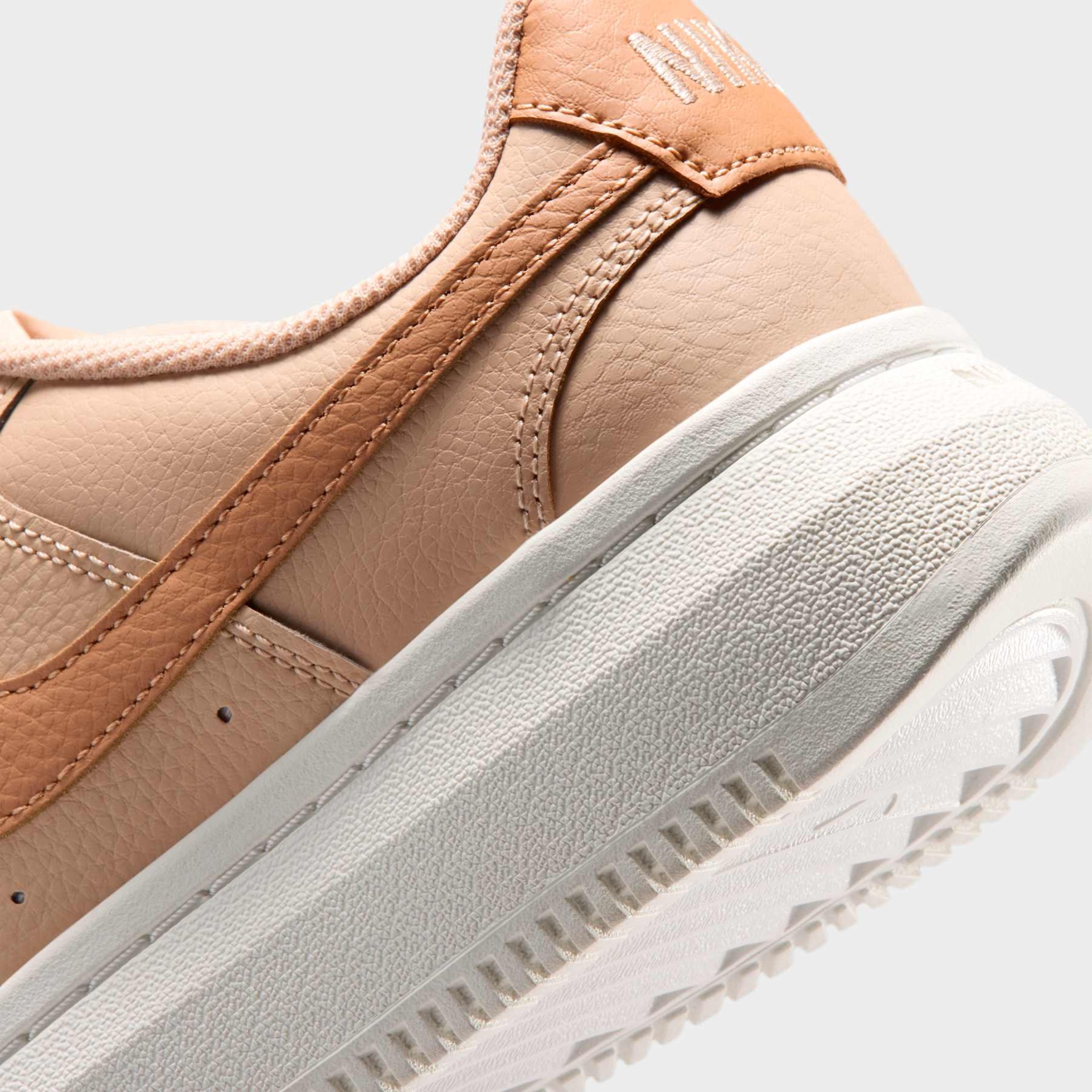 Tênis Nike Court Vision Alta Feminino - Foto 8
