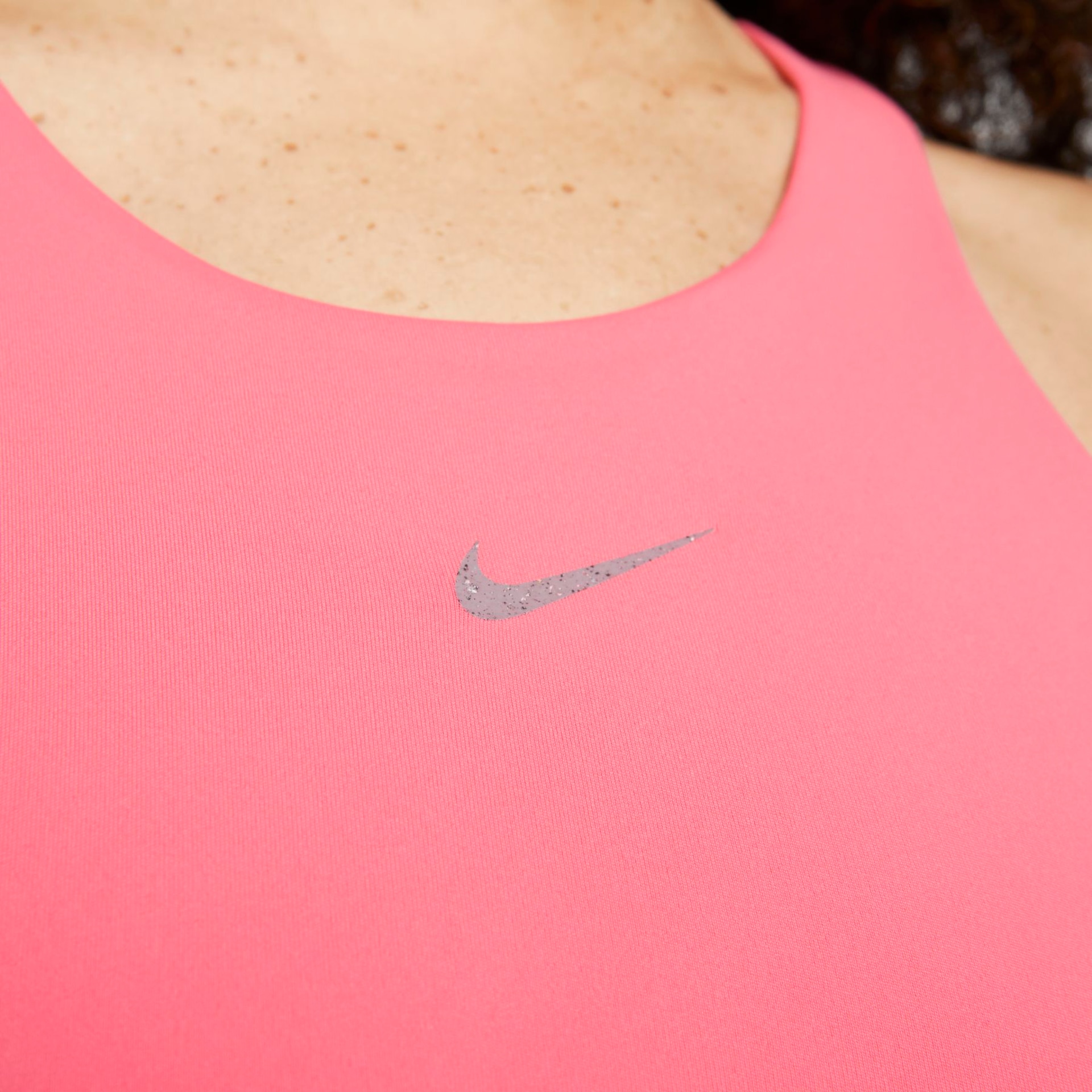 Top Nike Yoga Alate Curve Feminino - Foto 3