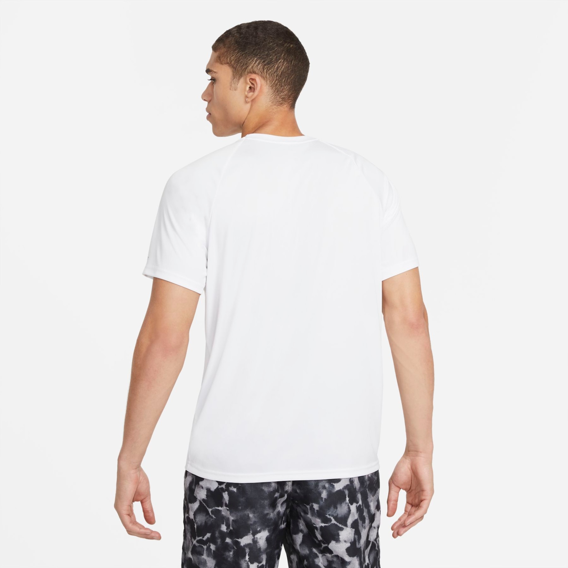 Camiseta Nike Essential UV Hydro Masculina - Foto 2