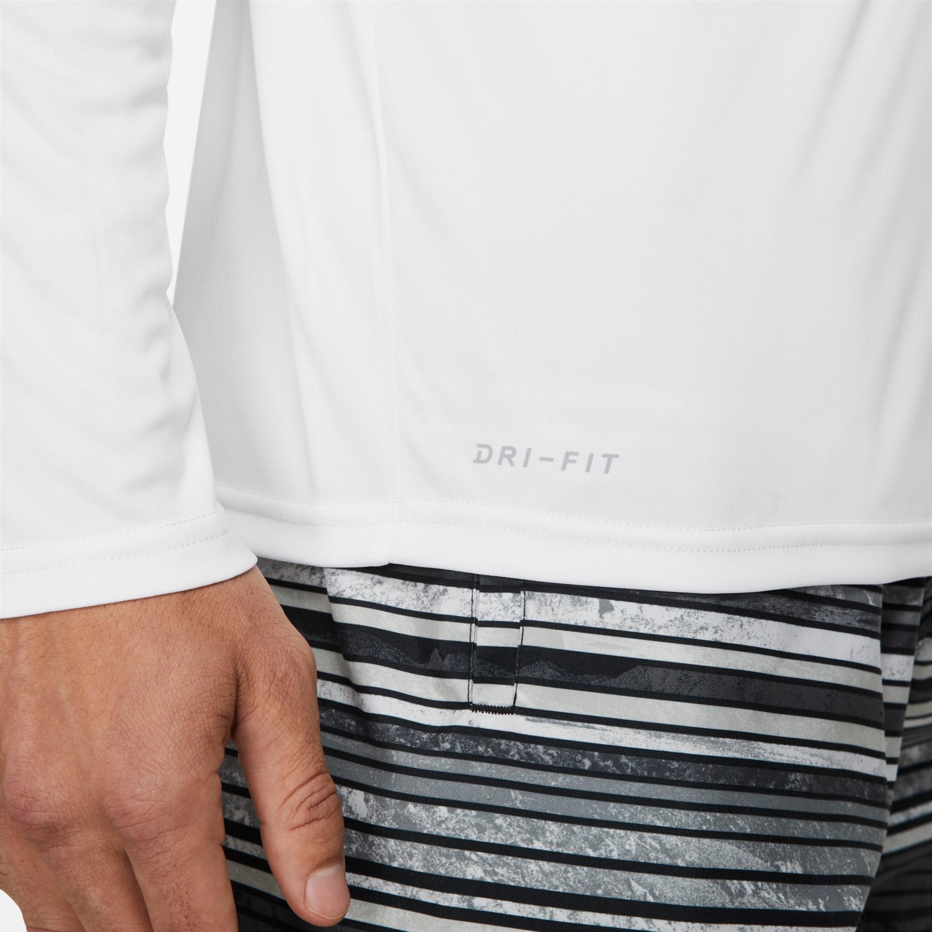 Camiseta Nike Hydroguard Essential UV Masculina - Foto 5