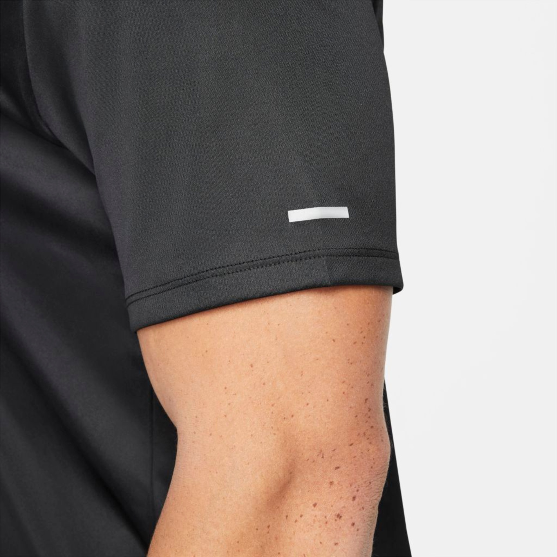 Camiseta Nike Dri-FIT UV Run Division Miler Masculina - Foto 4