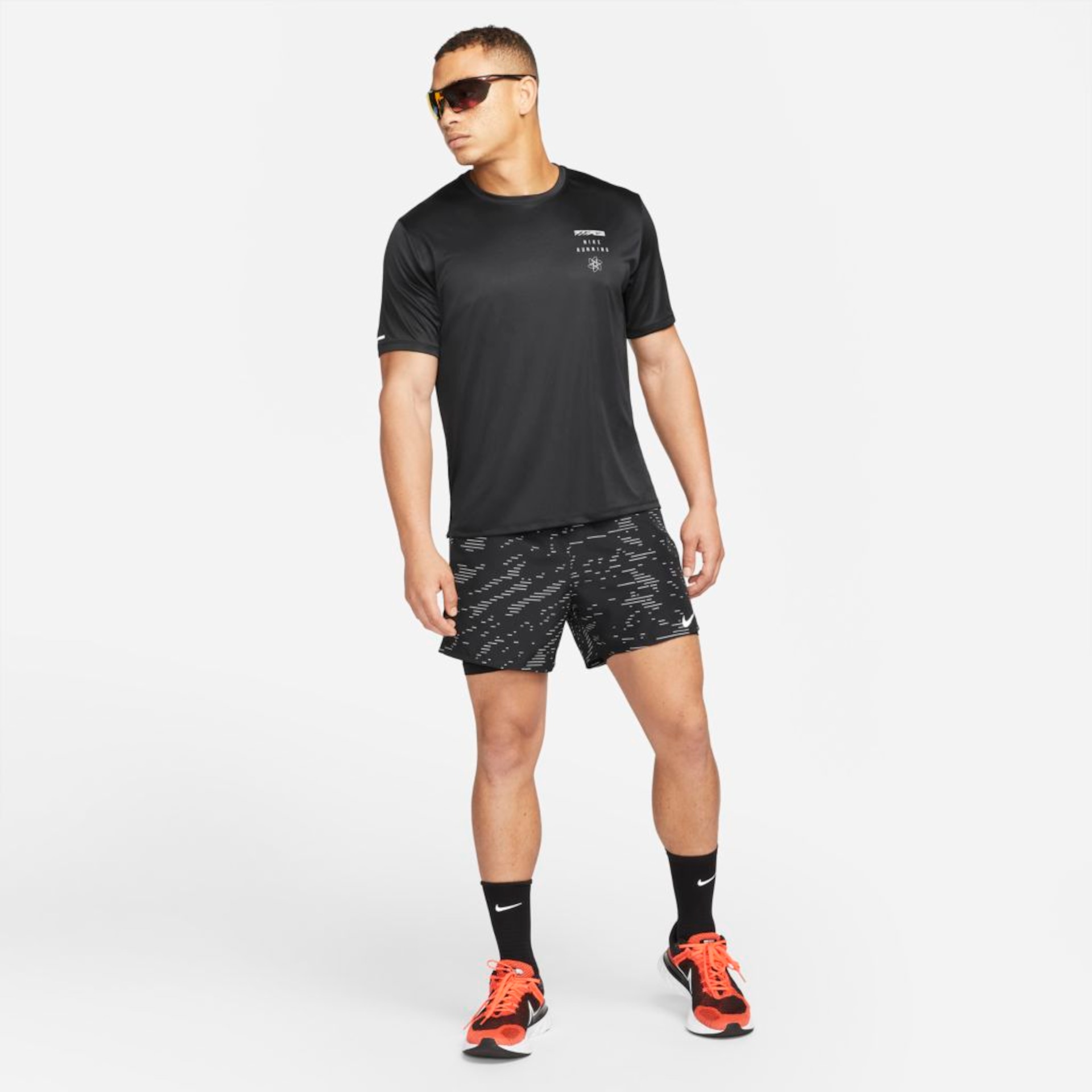 Camiseta Nike Dri-FIT UV Run Division Miler Masculina - Foto 6